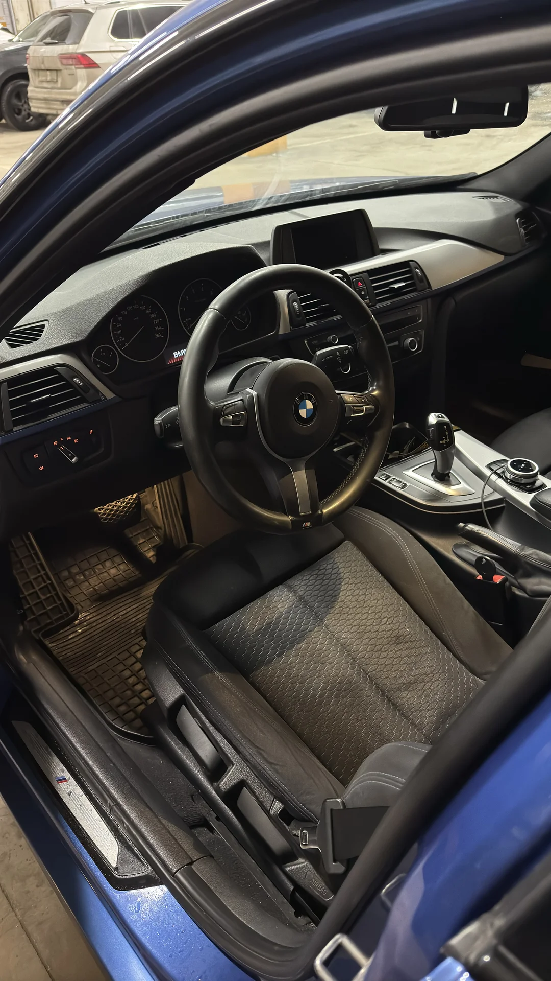 BMW F30 320i 2.0 AT - миниатюра 9