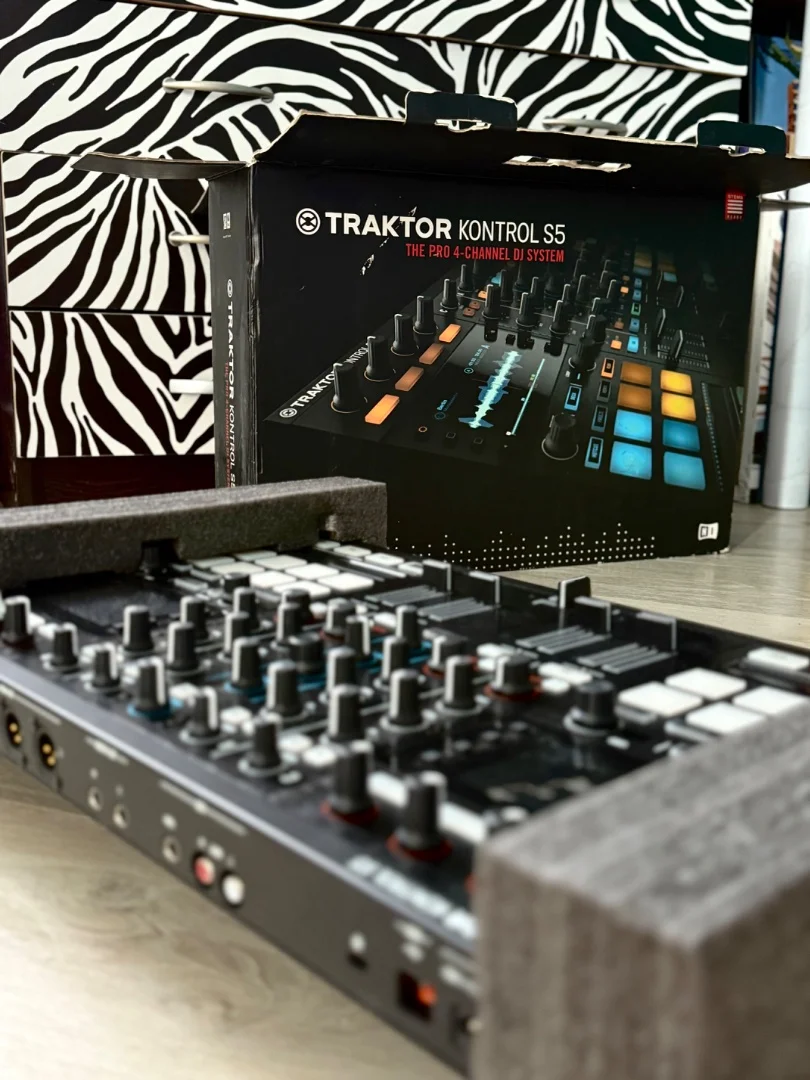 Dj Контроллер Traktor S5 - изображение 1