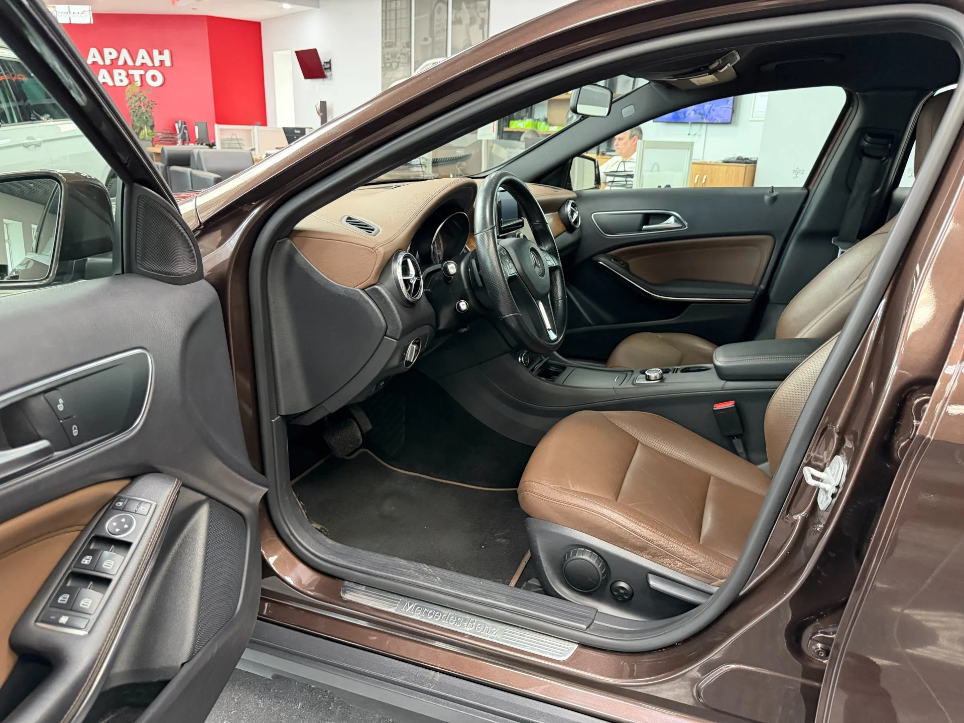 Mercedes-Benz GLA-класс 1.6 AMT, 2014, 321 135 км - миниатюра 6