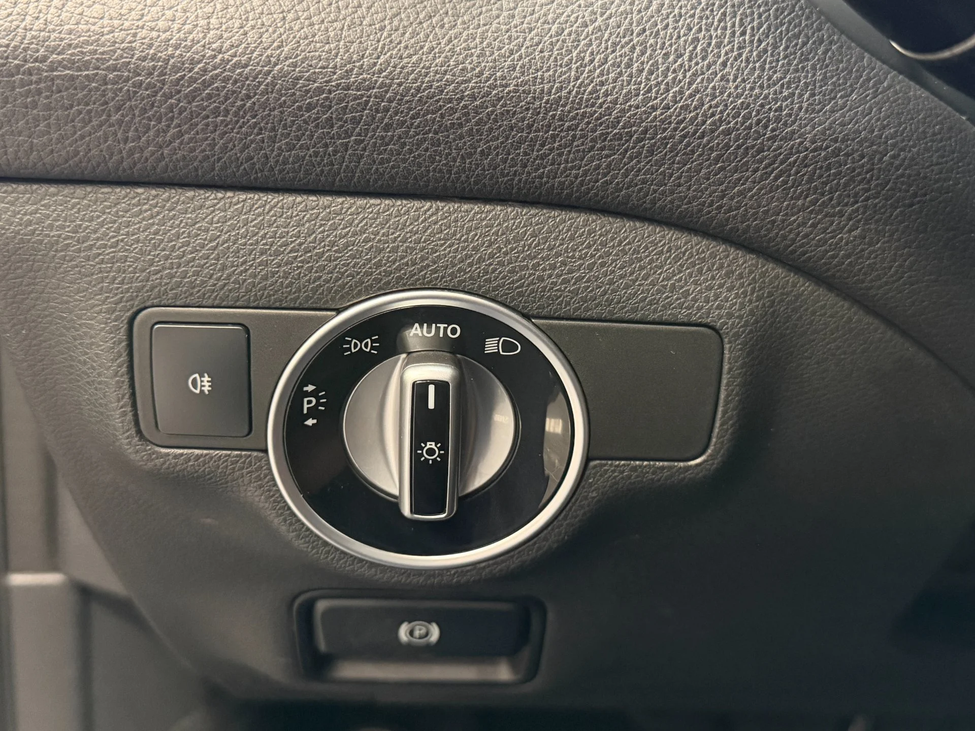 Mercedes-Benz GLA-класс 1.6 AMT, 2014, 321 135 км - миниатюра 9