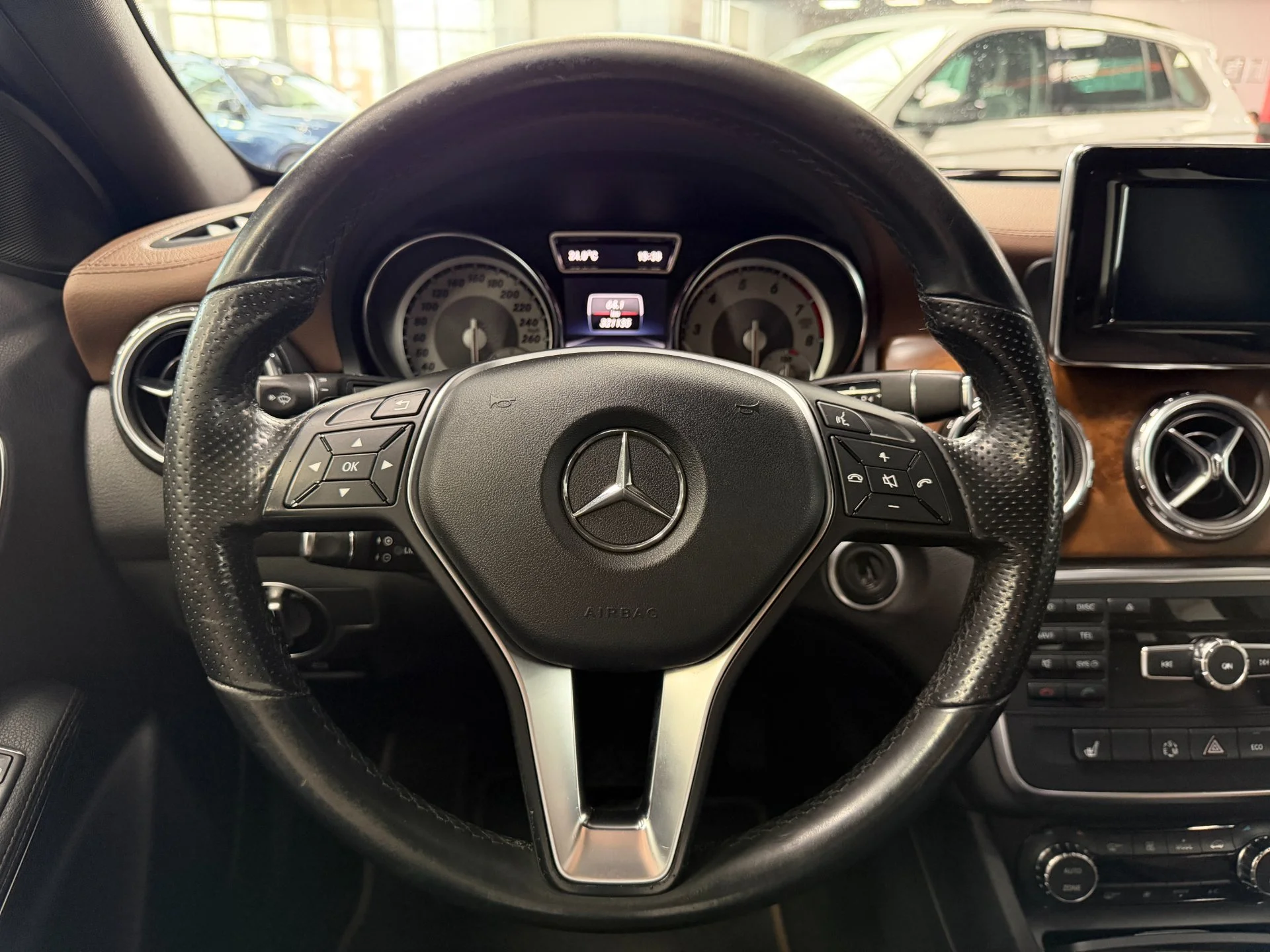Mercedes-Benz GLA-класс 1.6 AMT, 2014, 321 135 км - миниатюра 10