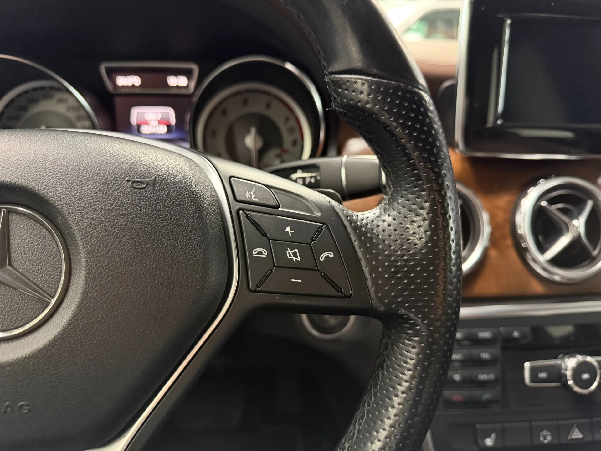 Mercedes-Benz GLA-класс 1.6 AMT, 2014, 321 135 км - миниатюра 12