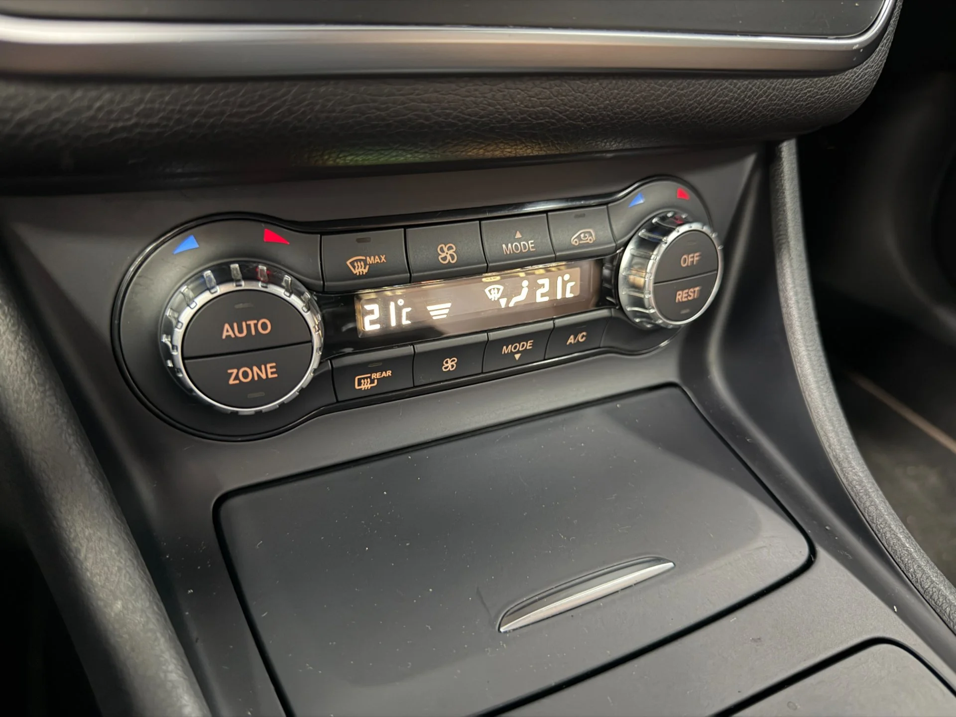 Mercedes-Benz GLA-класс 1.6 AMT, 2014, 321 135 км - миниатюра 19