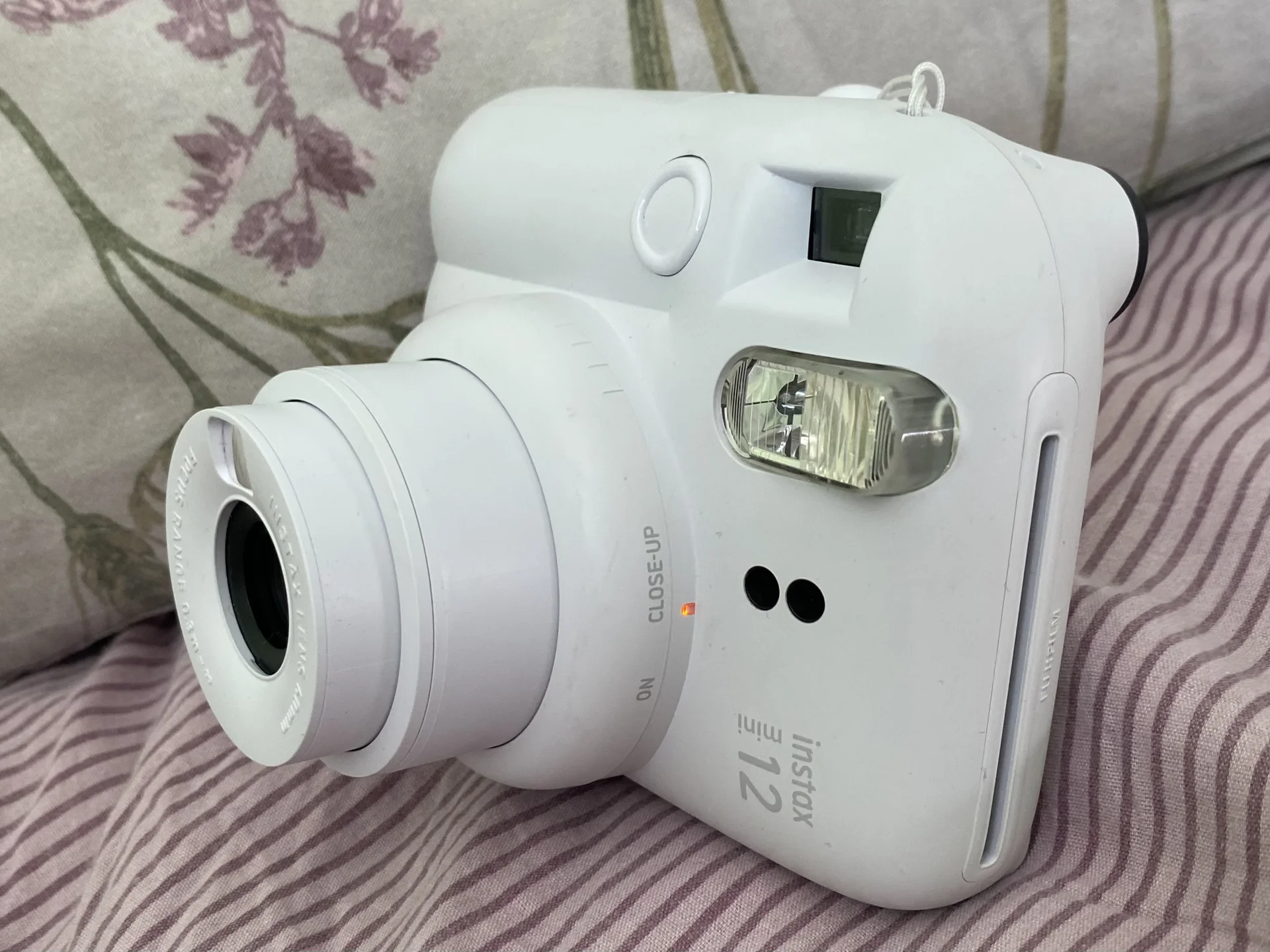 Моментальная фотокамера Fujifilm Instax Mini 12 - изображение 1