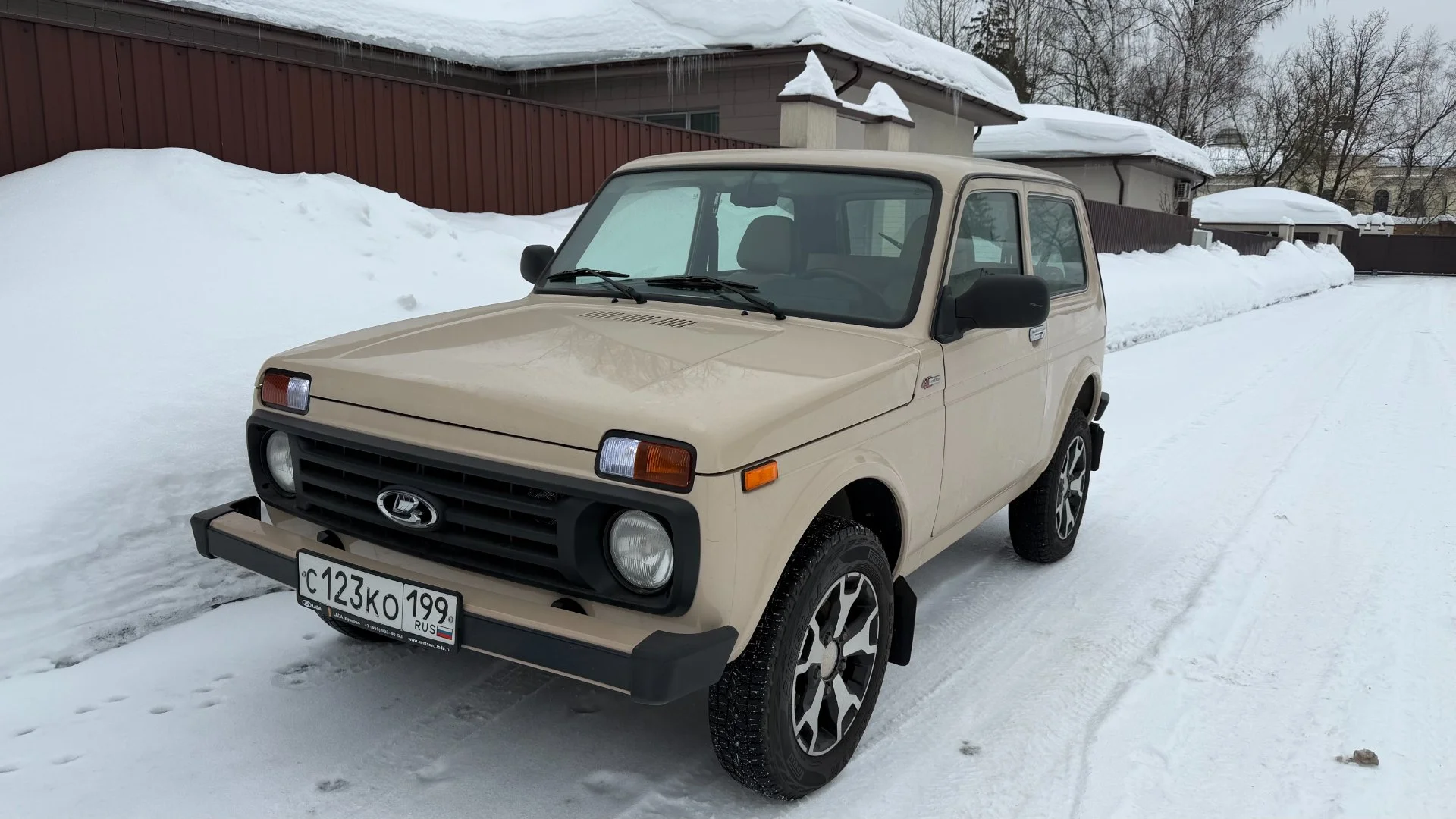 ВАЗ (LADA) 4x4 (Нива) Юбилейная 40 th - миниатюра 4