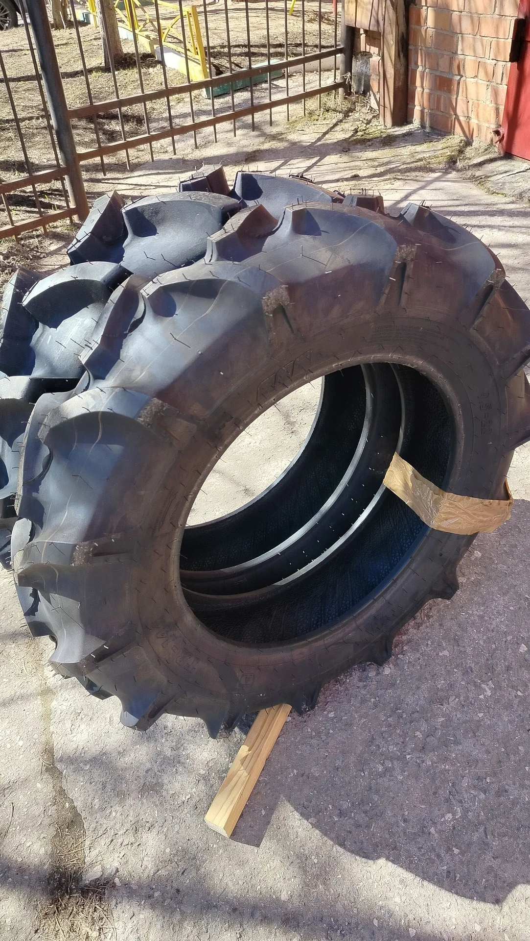 Шины 9.5-22 (9.50-22) елочка 6PR BKT TR 144 индия - миниатюра 7