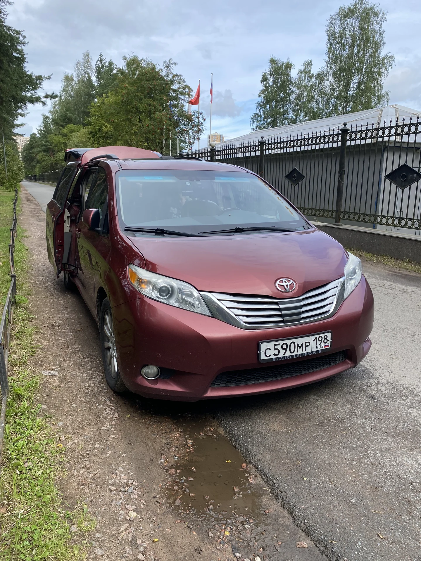 Toyota sienna 3 - миниатюра 2