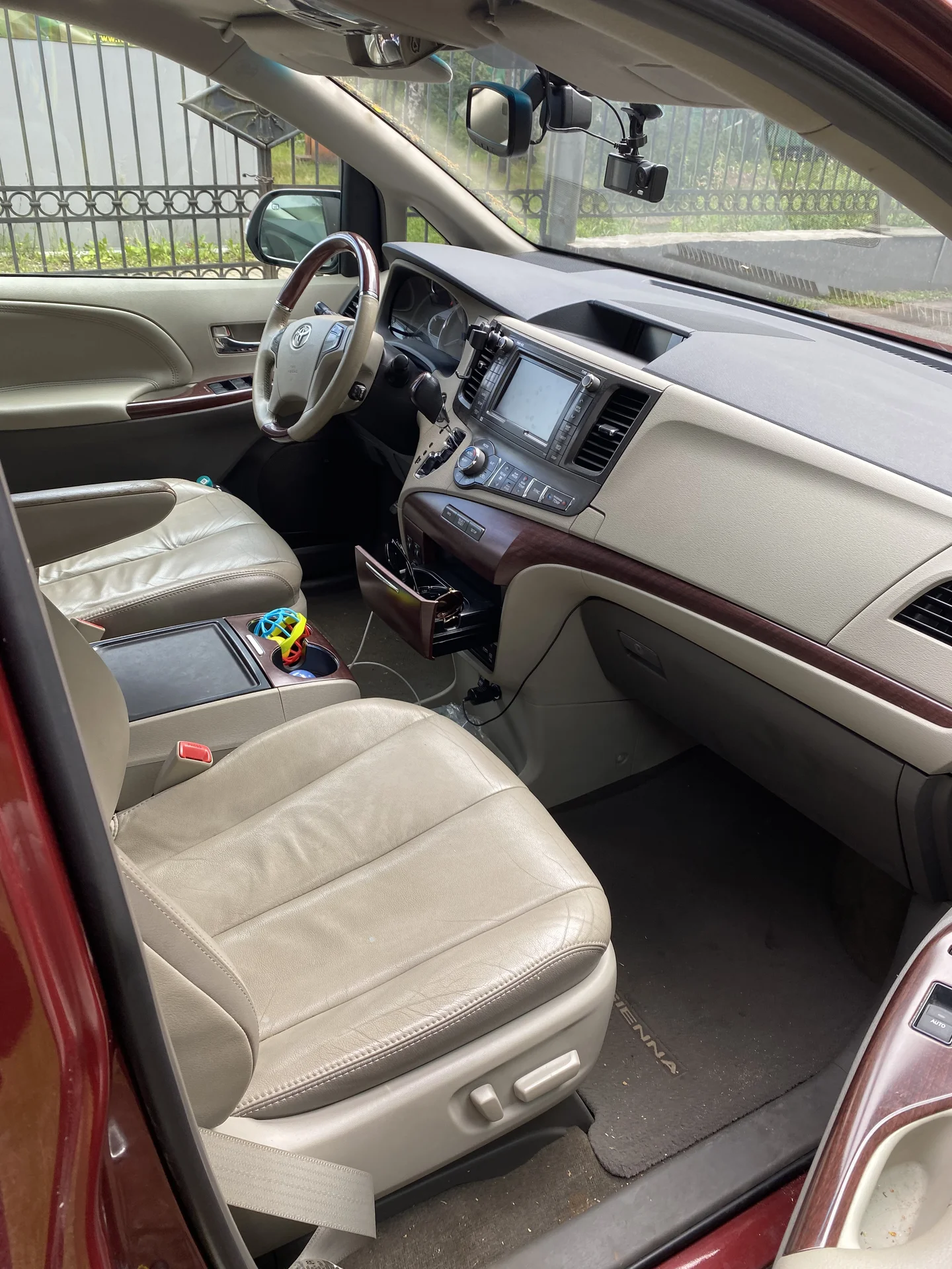 Toyota sienna 3 - миниатюра 3
