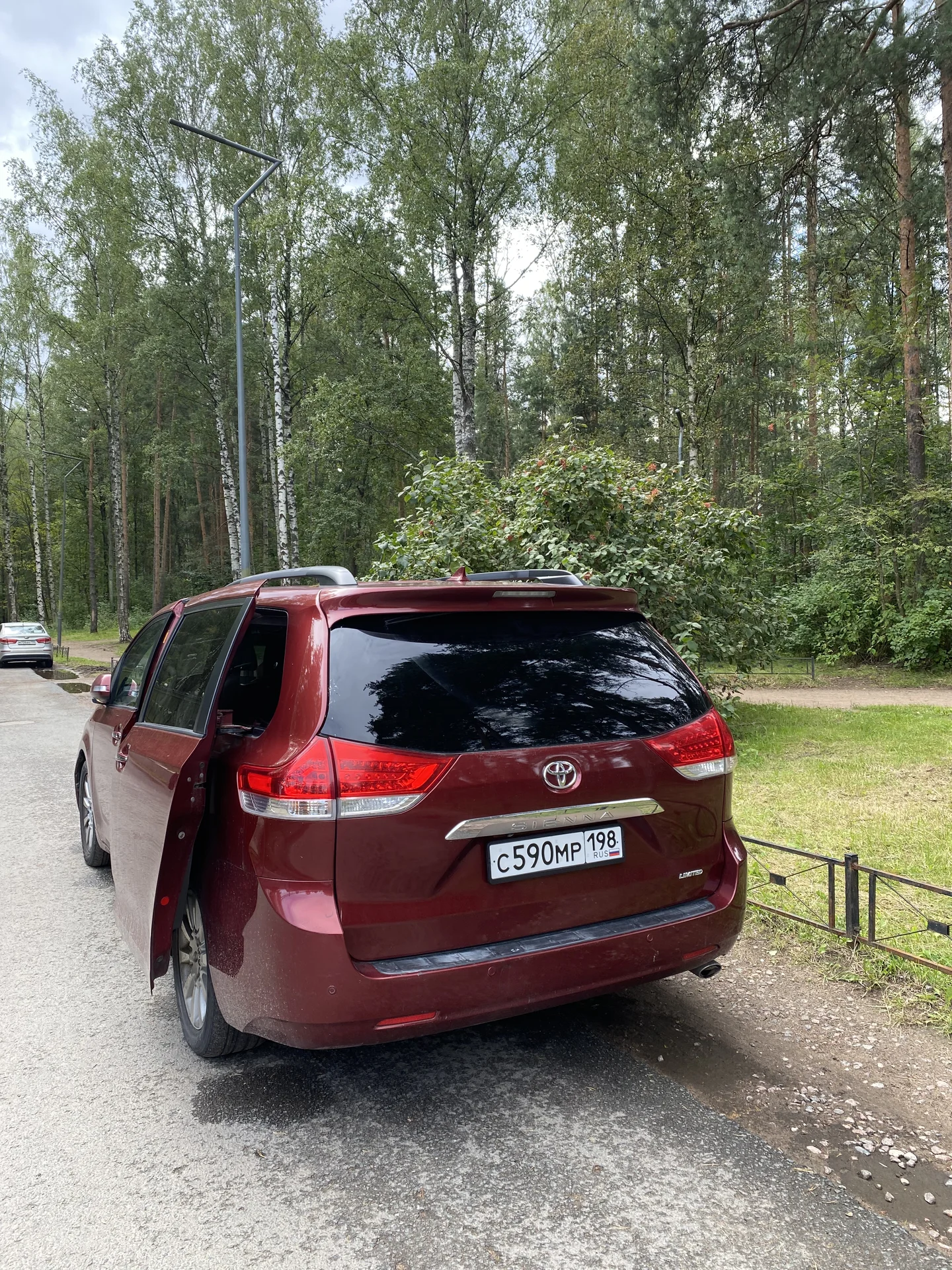 Toyota sienna 3 - миниатюра 4