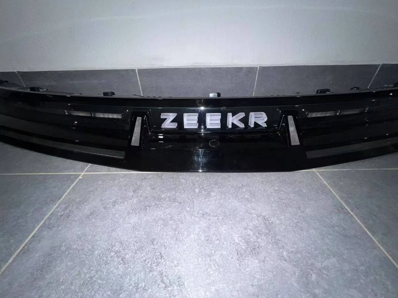 Задний фонарь на Zeekr X - миниатюра 6