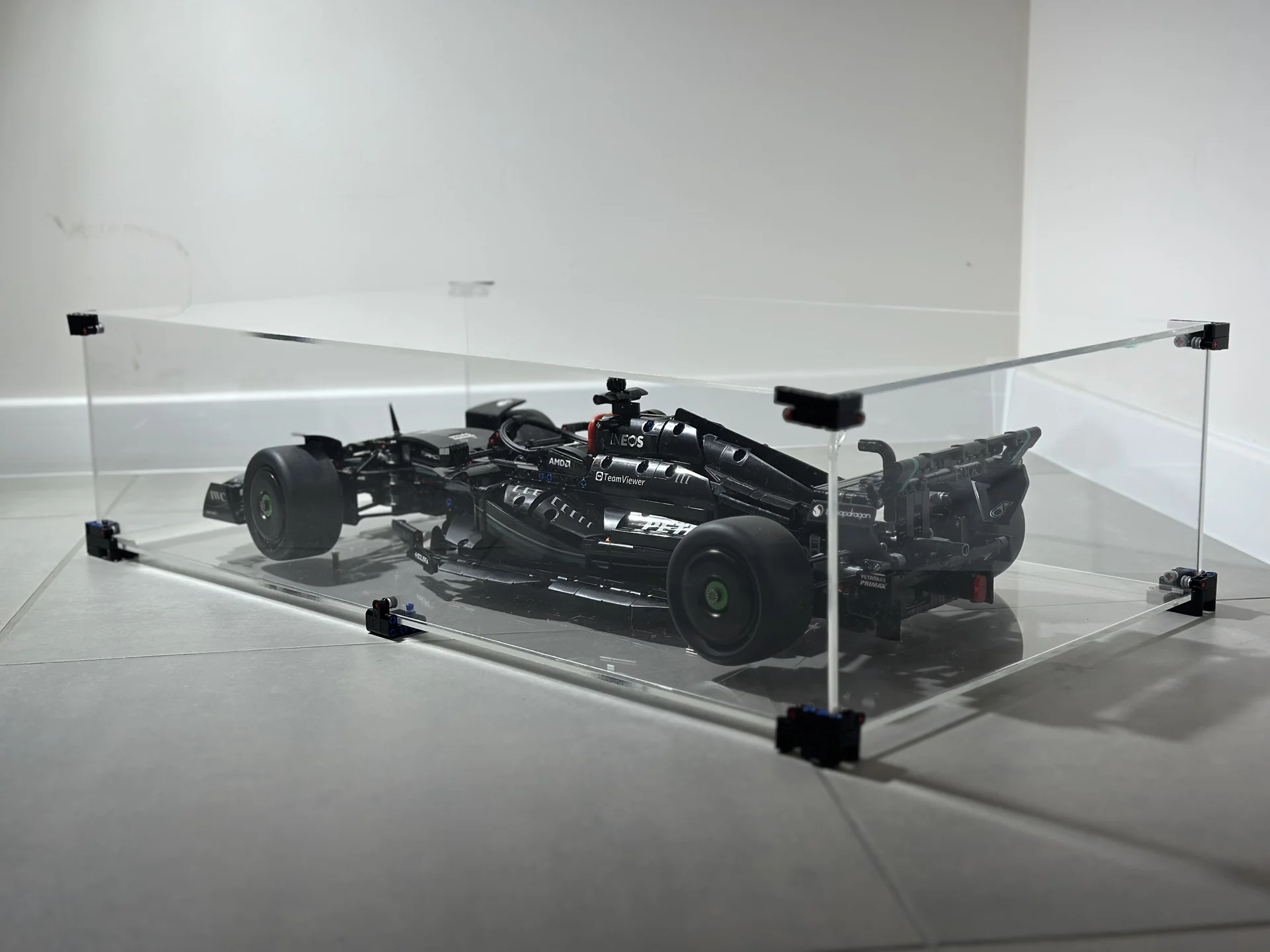 Бокс для Мерседес Формула 1 Lego Technic 42171 - миниатюра 2