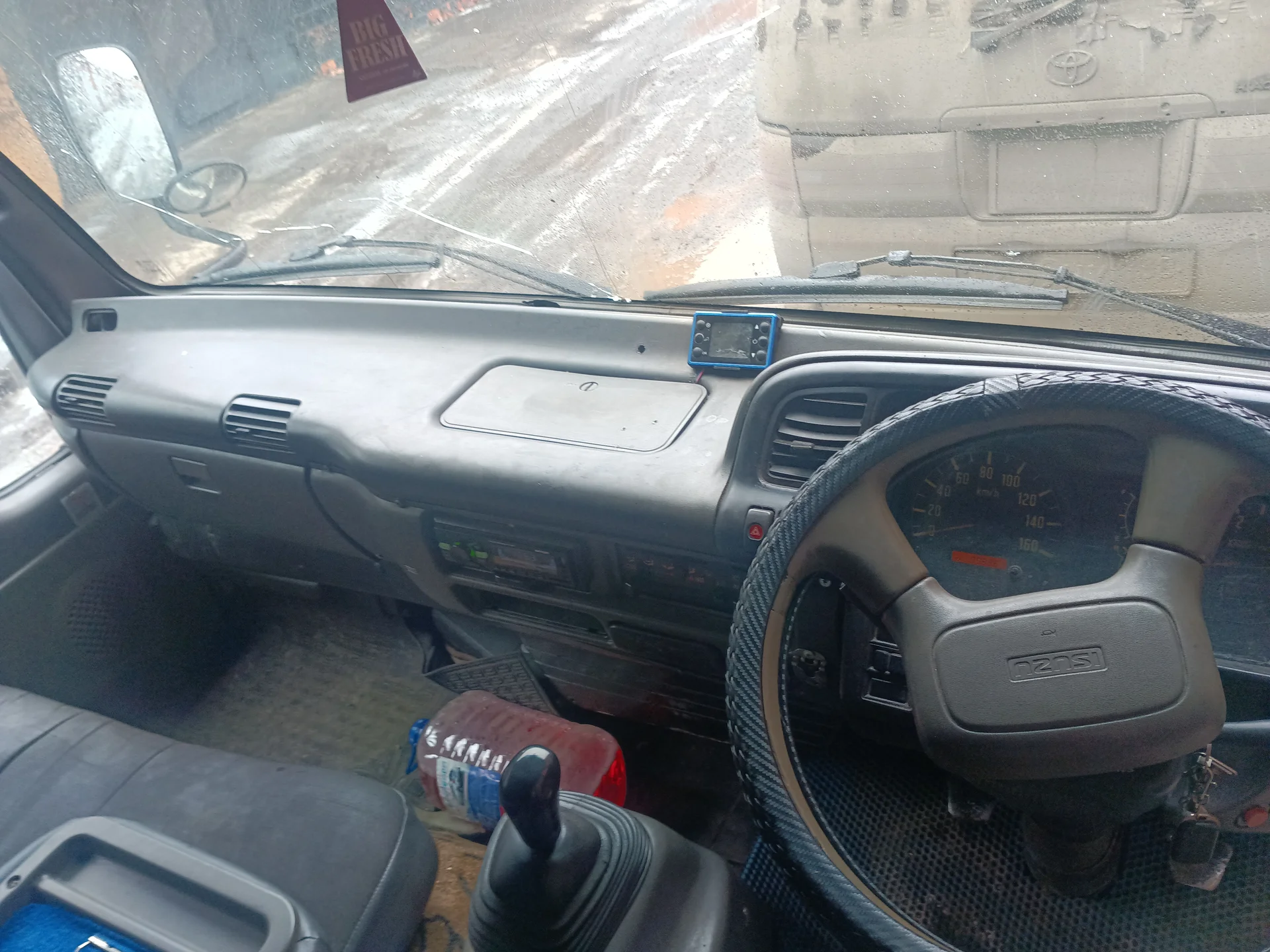 Isuzu Elf изотермический фургон - миниатюра 2