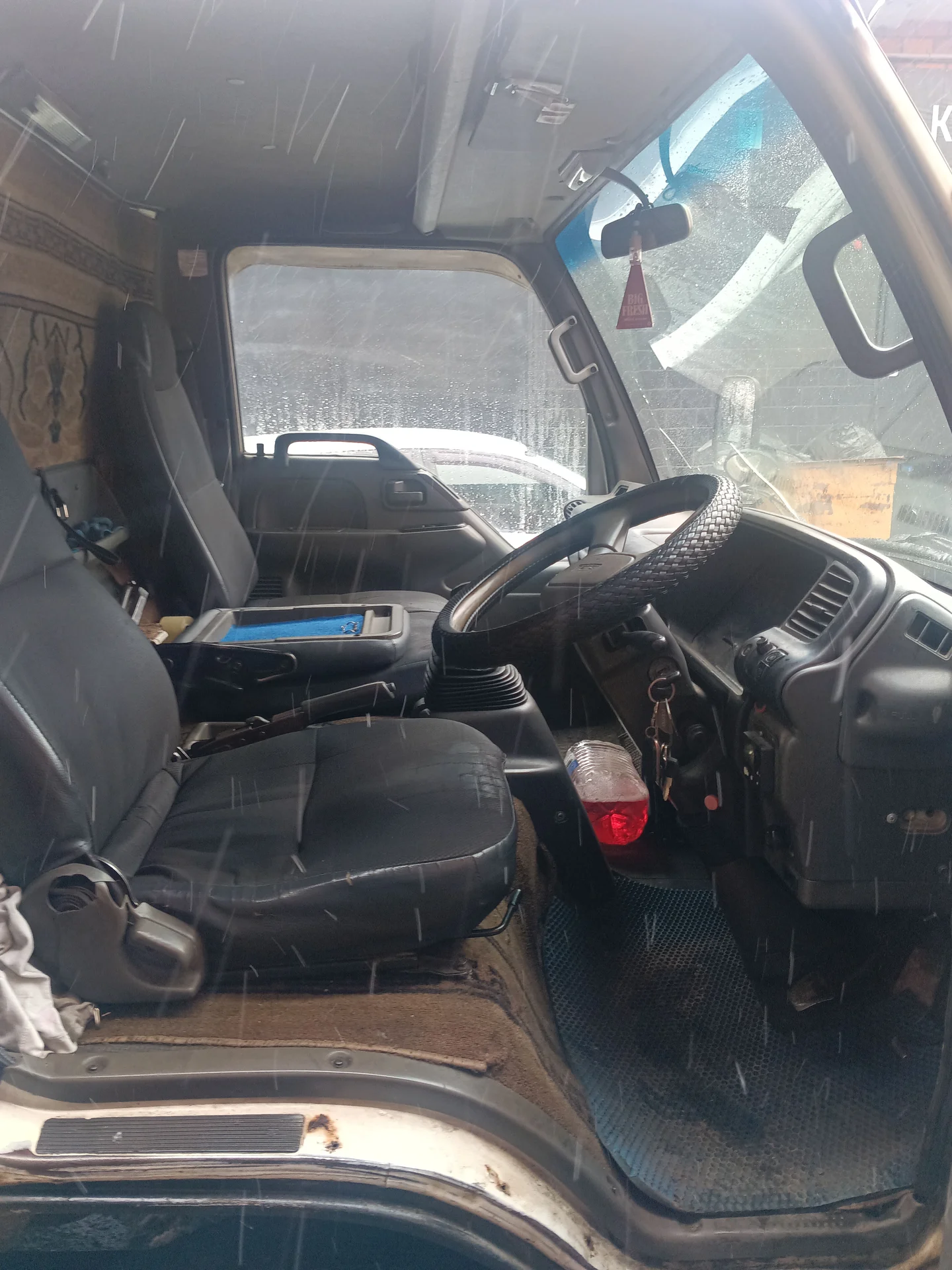 Isuzu Elf изотермический фургон - миниатюра 3