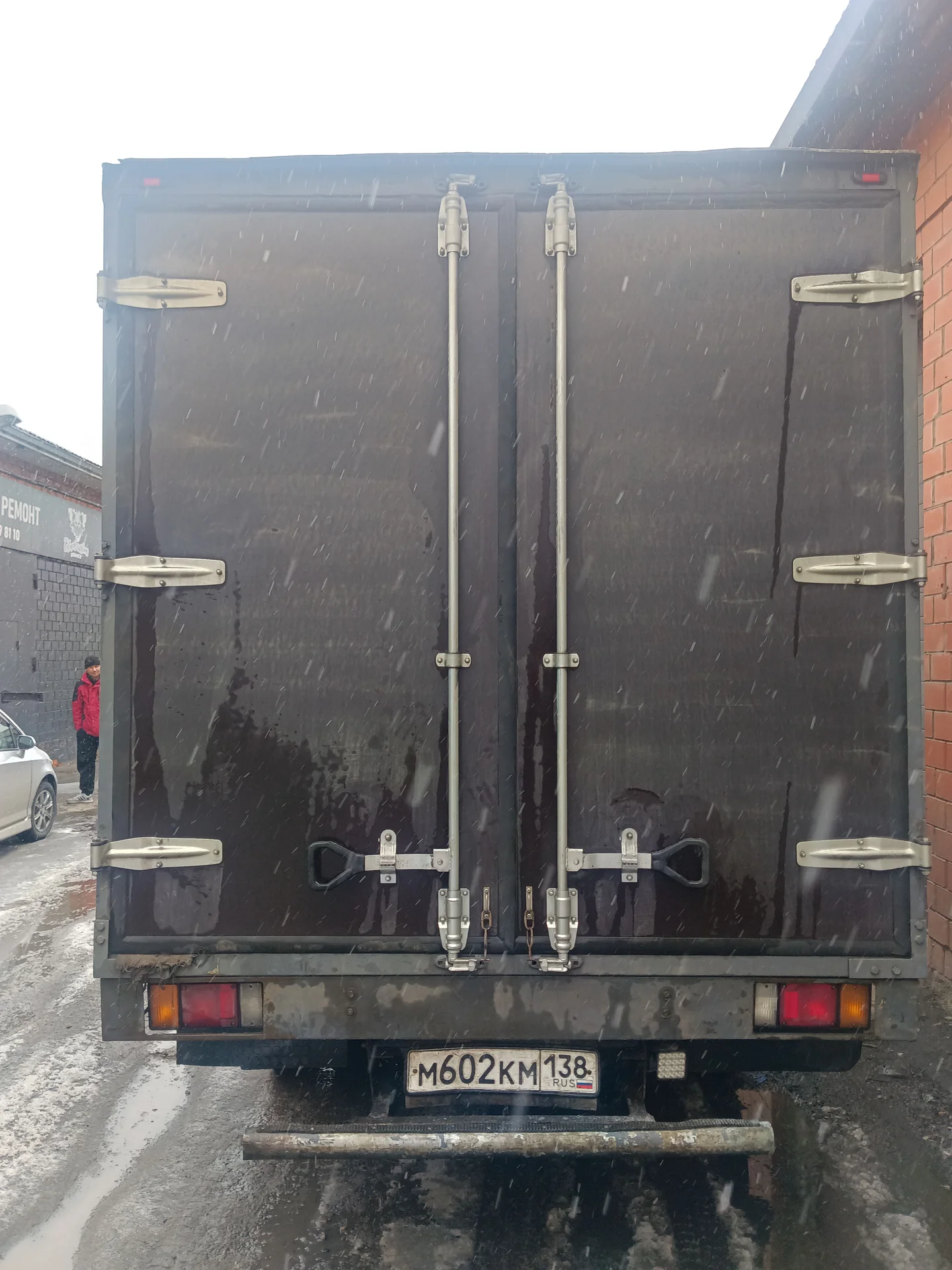 Isuzu Elf изотермический фургон - миниатюра 7