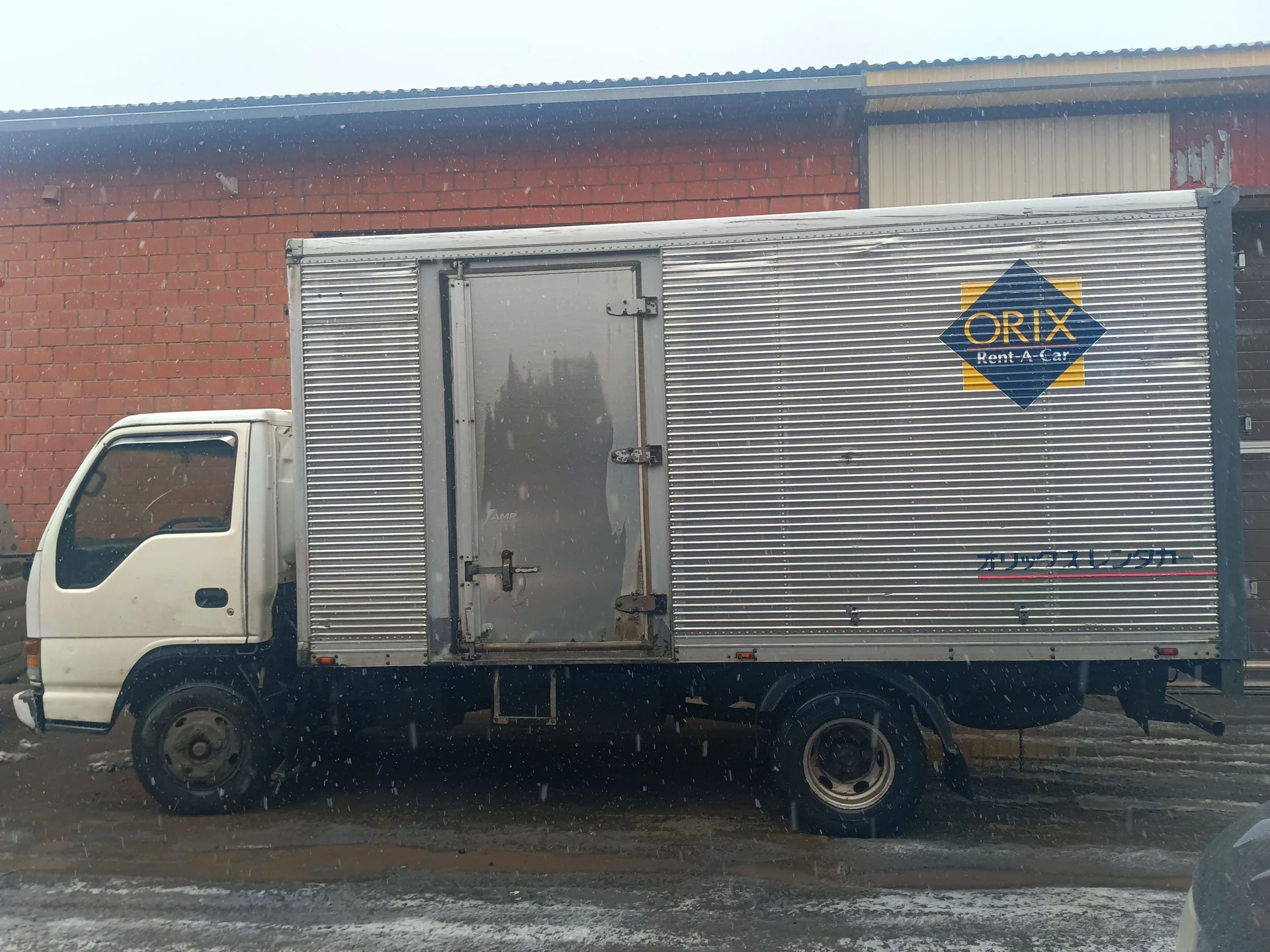 Isuzu Elf изотермический фургон - миниатюра 8