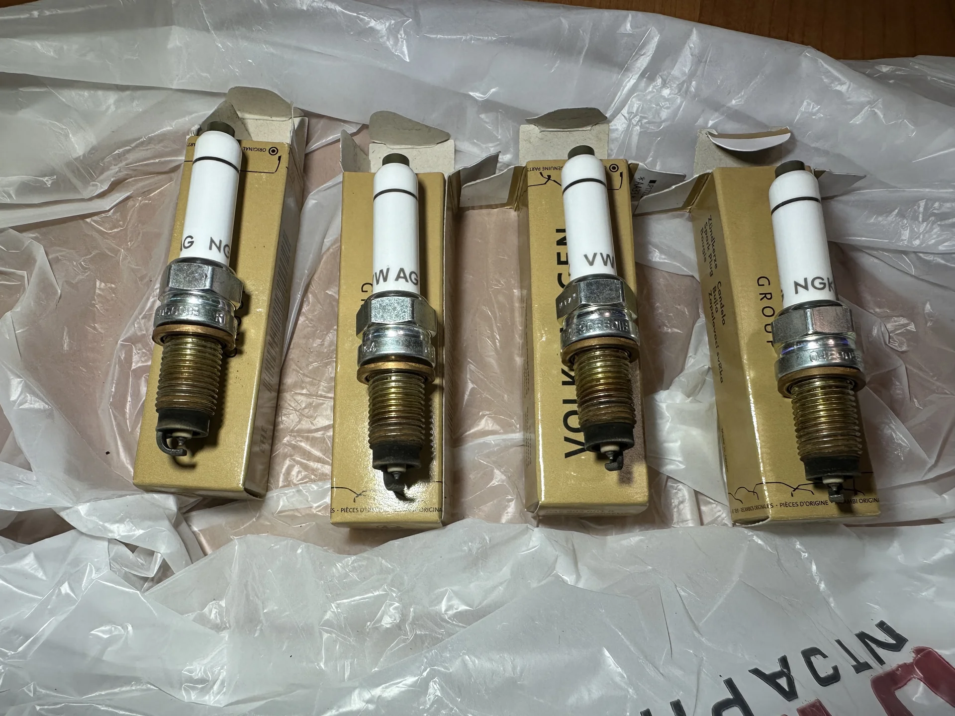 Свечи зажигания vag 1.4 czca 04E 905 601 B - миниатюра 2
