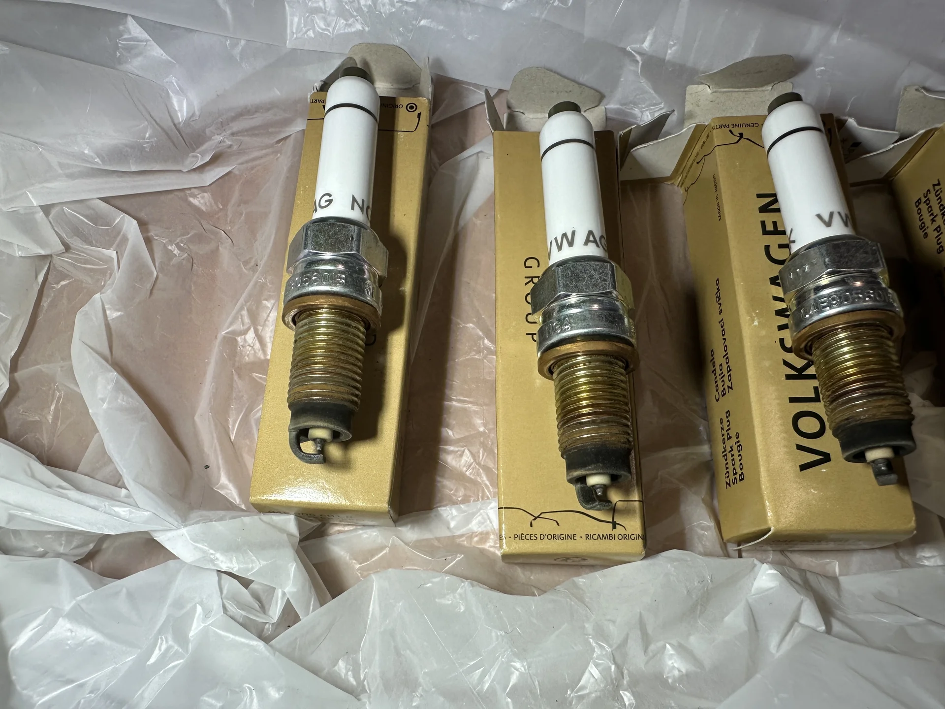Свечи зажигания vag 1.4 czca 04E 905 601 B - миниатюра 4