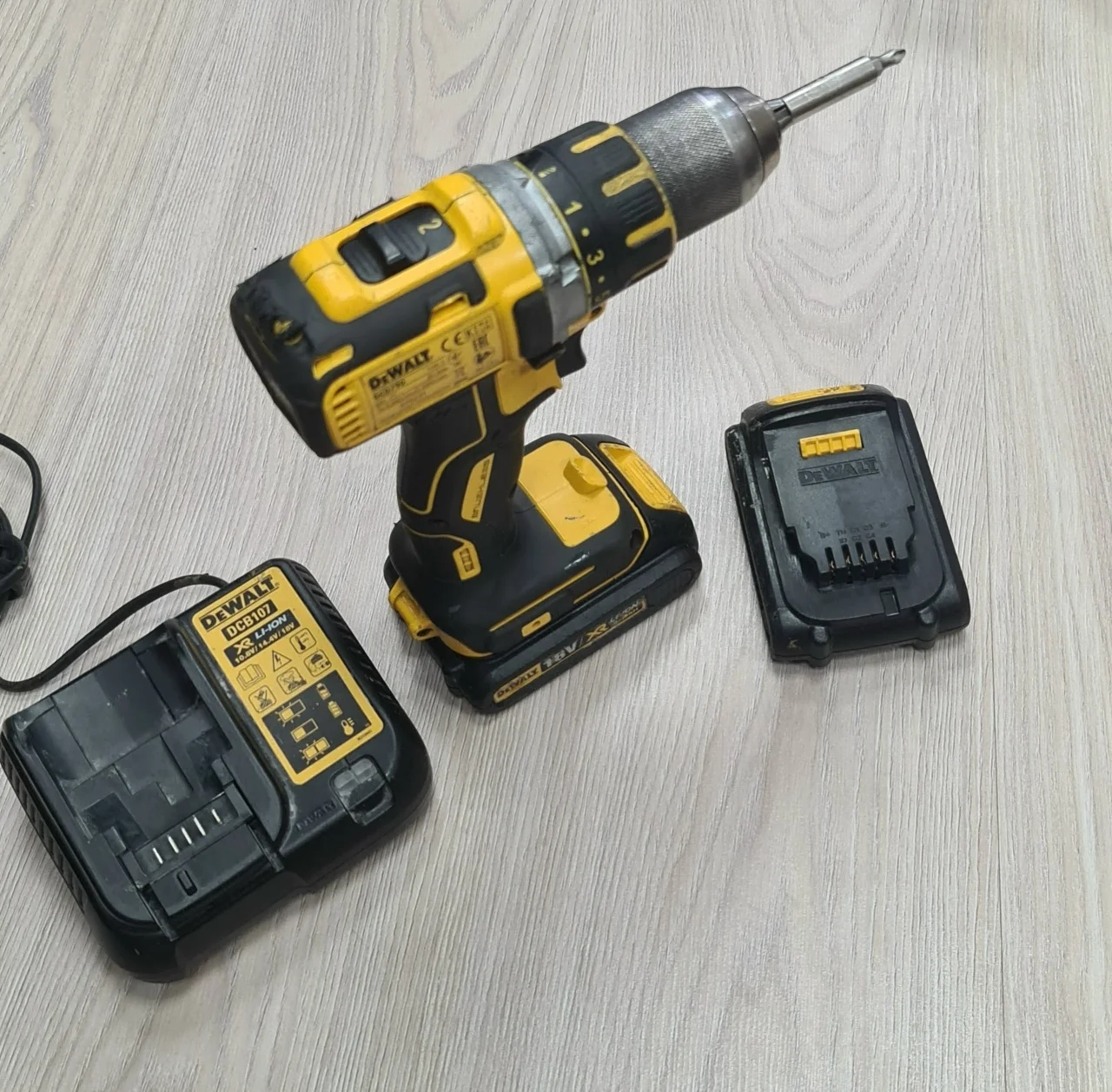 Шуруповерт dewalt dcd 790(П87) - миниатюра 2