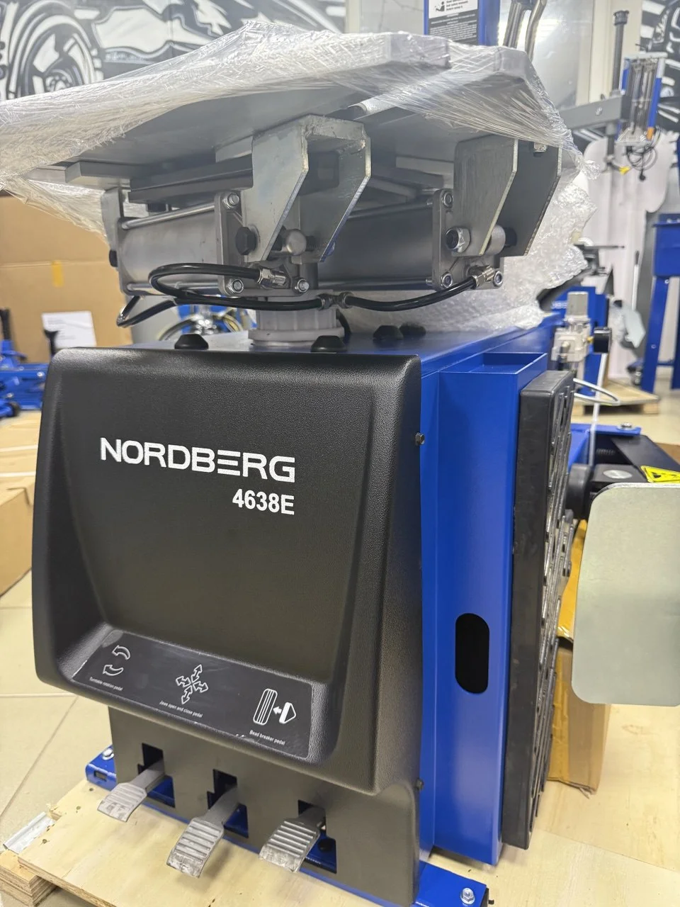 Шиномонтажный полуавтоматический станок NORDBERG 4638E - миниатюра 4