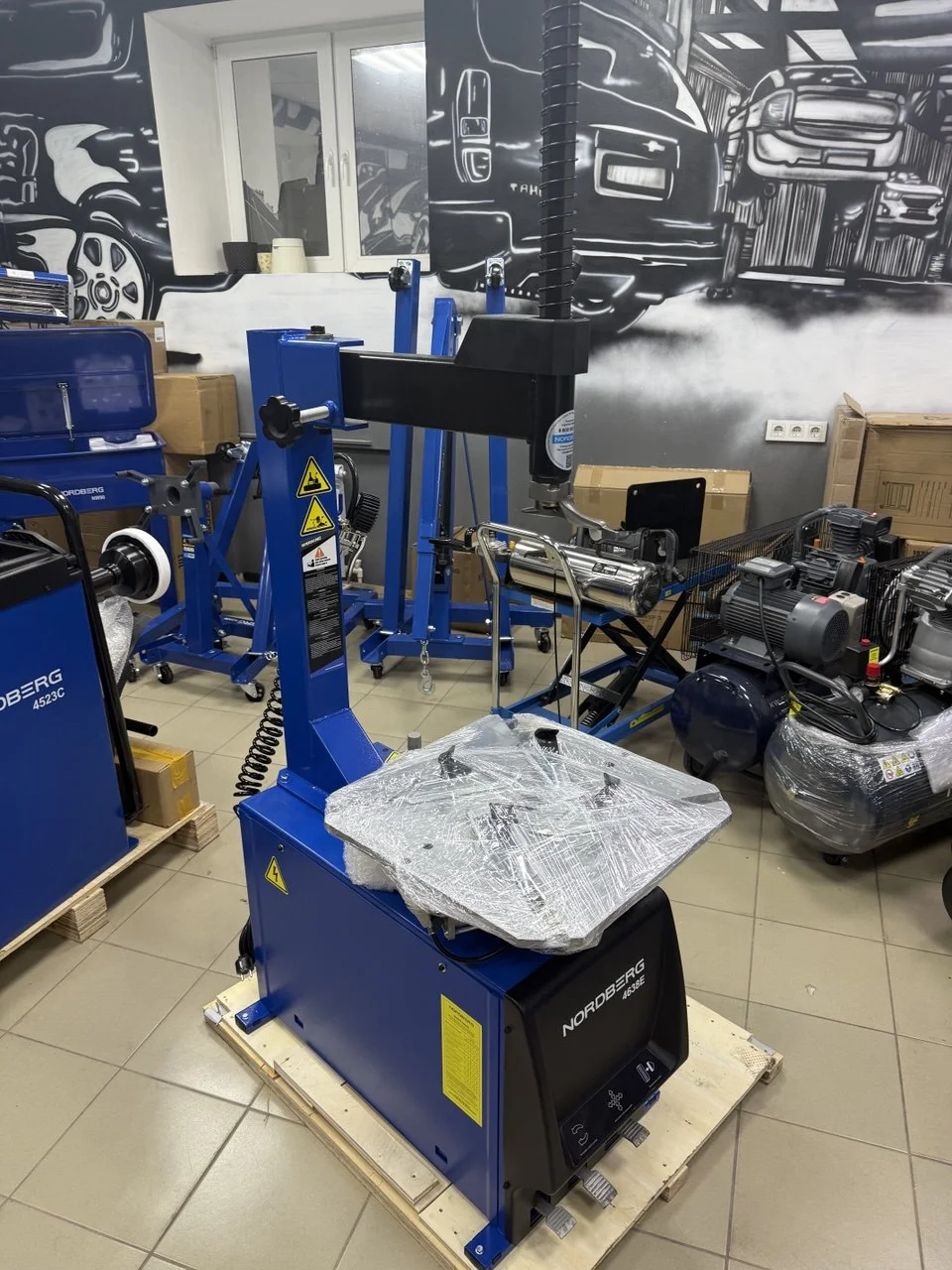 Шиномонтажный полуавтоматический станок NORDBERG 4638E - миниатюра 7