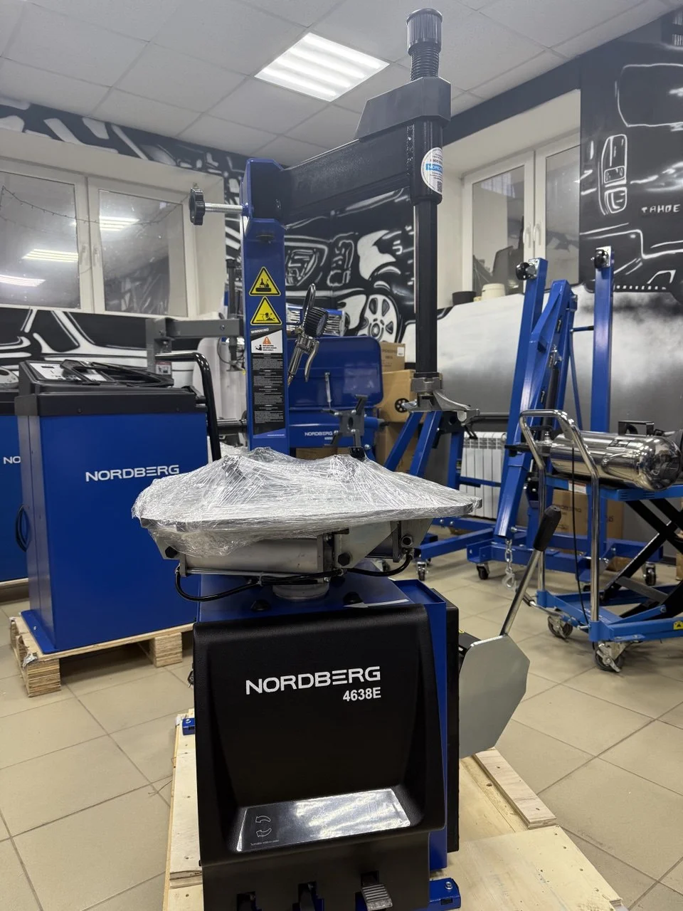 Шиномонтажный полуавтоматический станок NORDBERG 4638E - миниатюра 8
