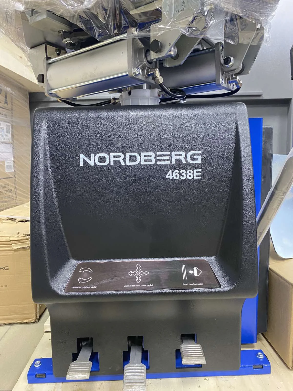 Шиномонтажный полуавтоматический станок NORDBERG 4638E - миниатюра 10
