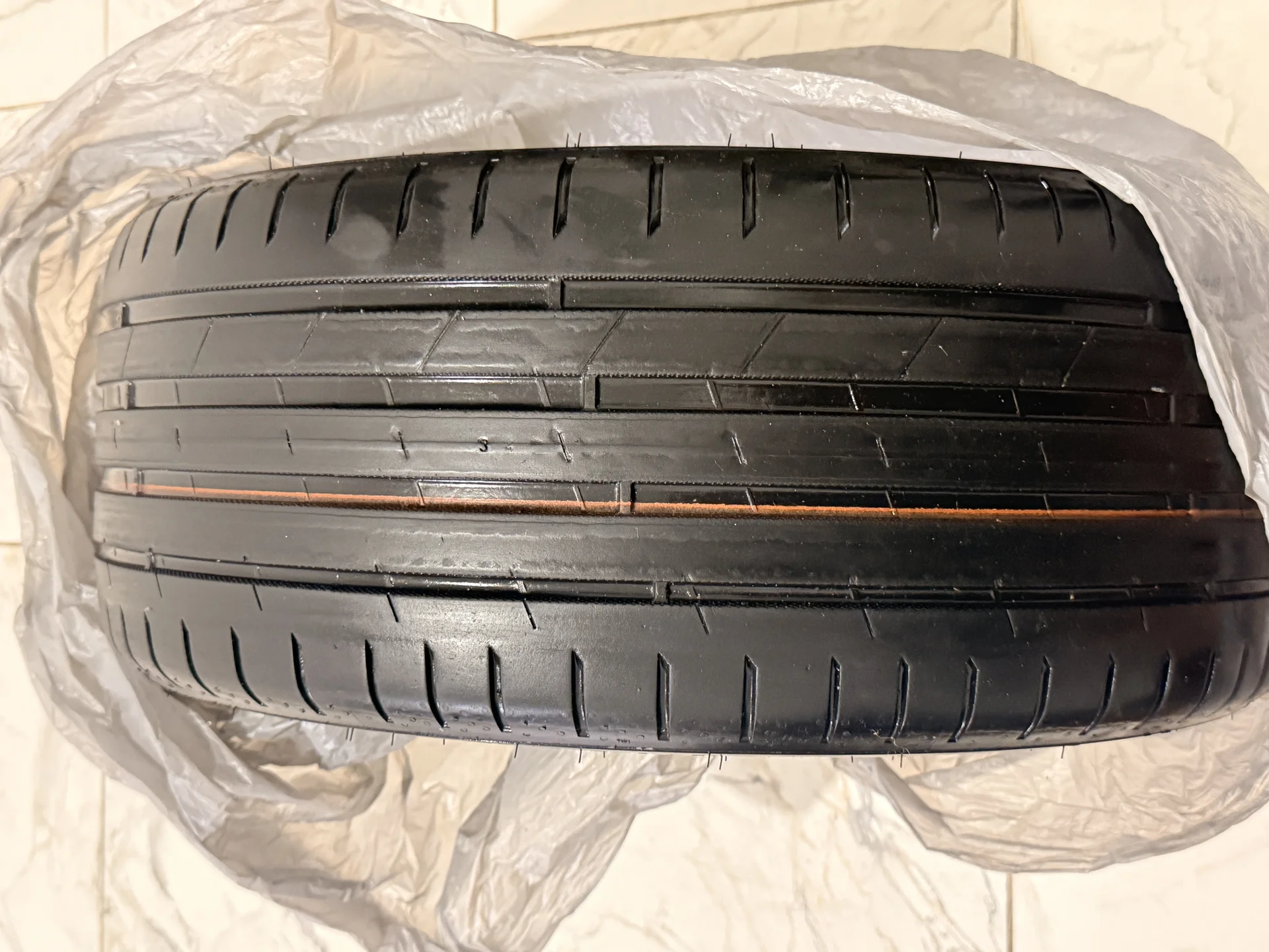Шины летние Ikon Tayres 225/45 17 - миниатюра 3