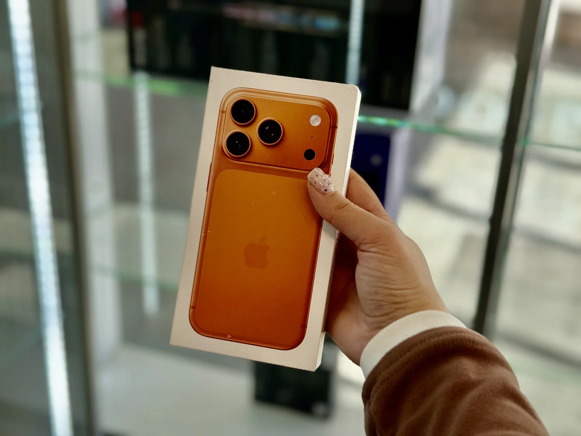 iPhone 17 Pro 512Gb Cosmic Orange - изображение 1