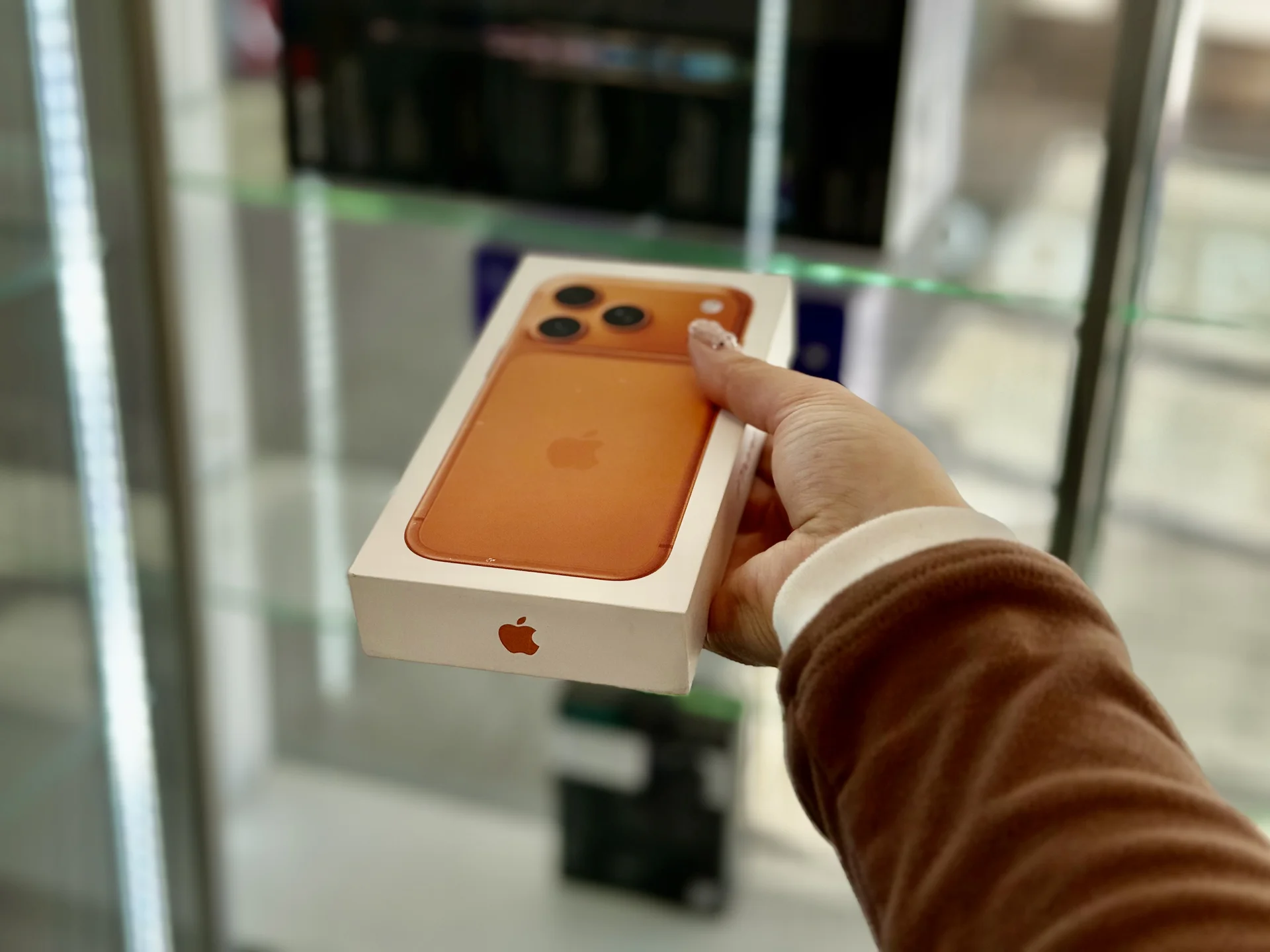 iPhone 17 Pro 512Gb Cosmic Orange - миниатюра 2