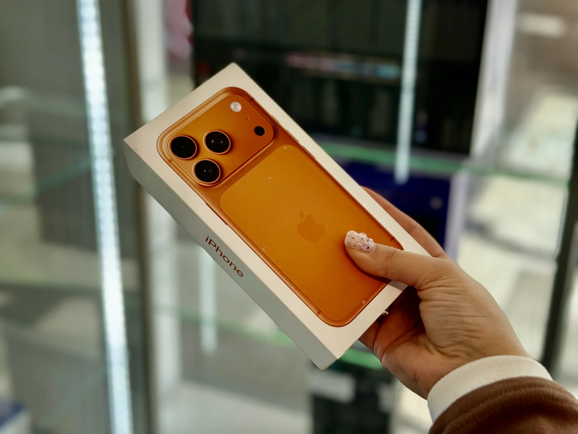 iPhone 17 Pro 512Gb Cosmic Orange - миниатюра 3