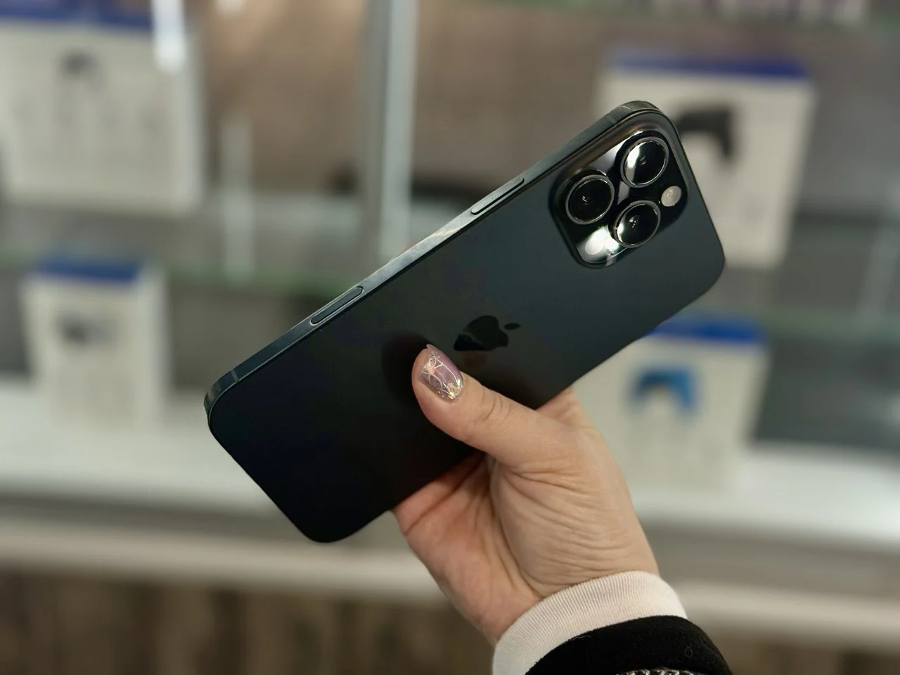 iPhone 16 Pro Max 256Gb - миниатюра 2