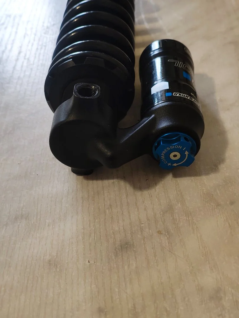 Задний амортизатор SR Suntour Voro 225x75 2023 - миниатюра 4