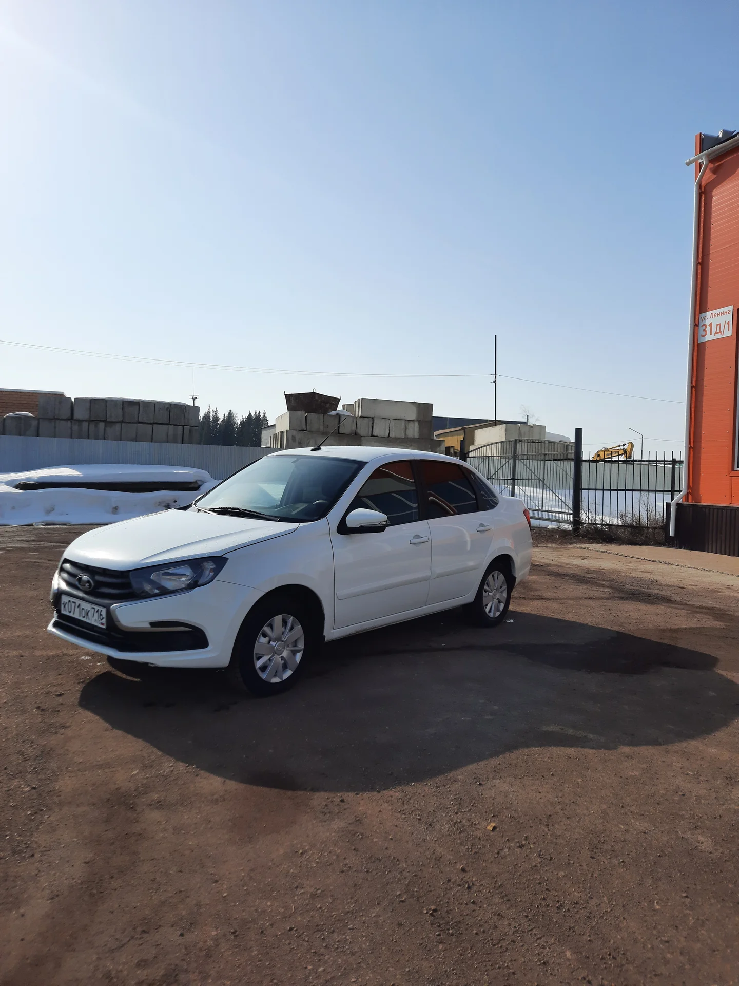 Lada Granta - миниатюра 3