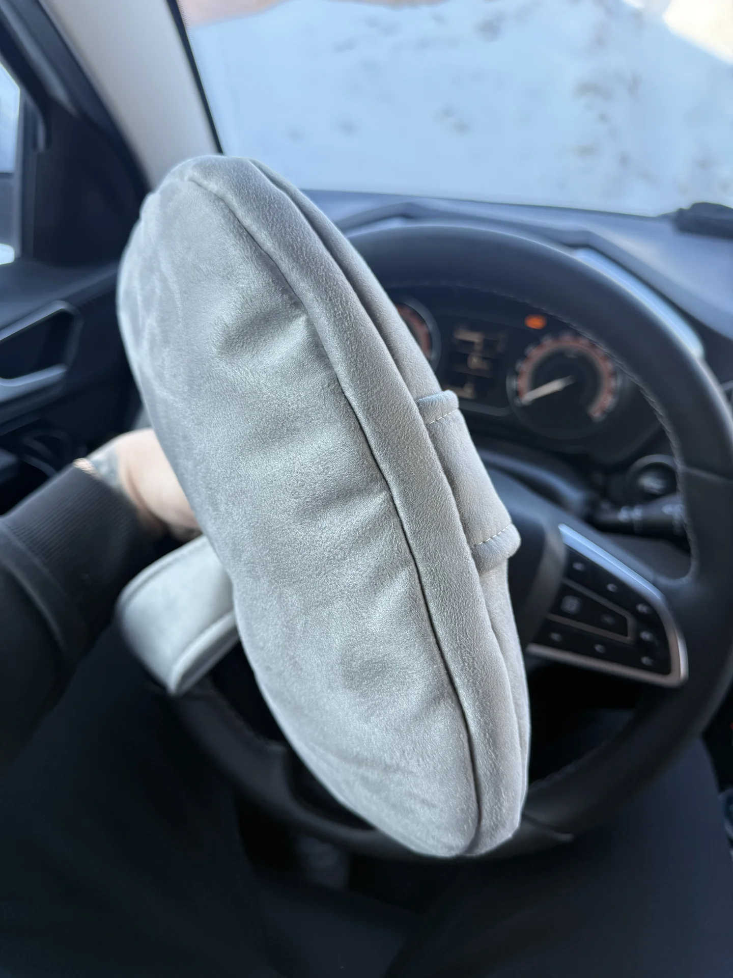 Подушка на подголовник автомобиля - миниатюра 6