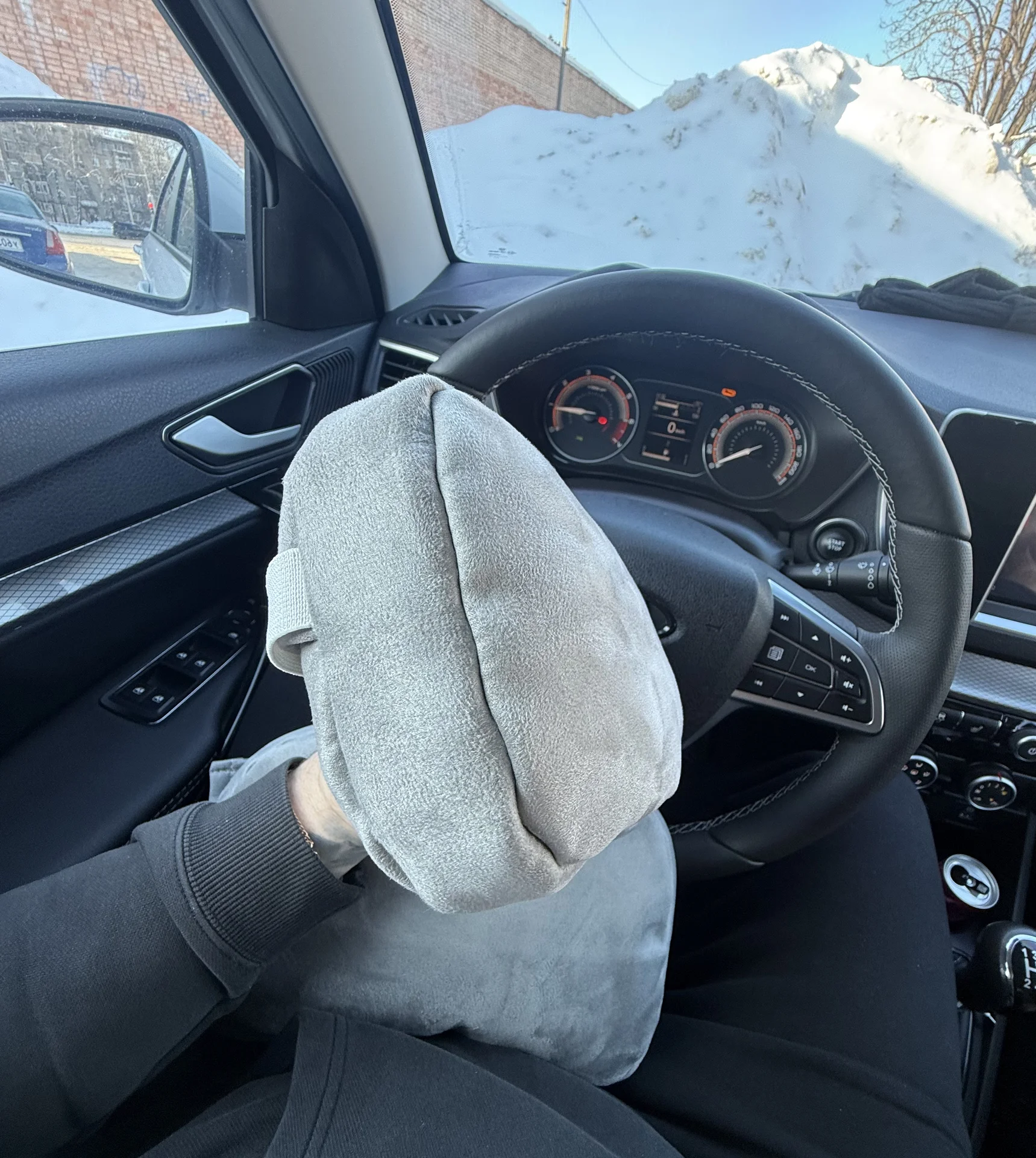 Подушка на подголовник автомобиля - миниатюра 7