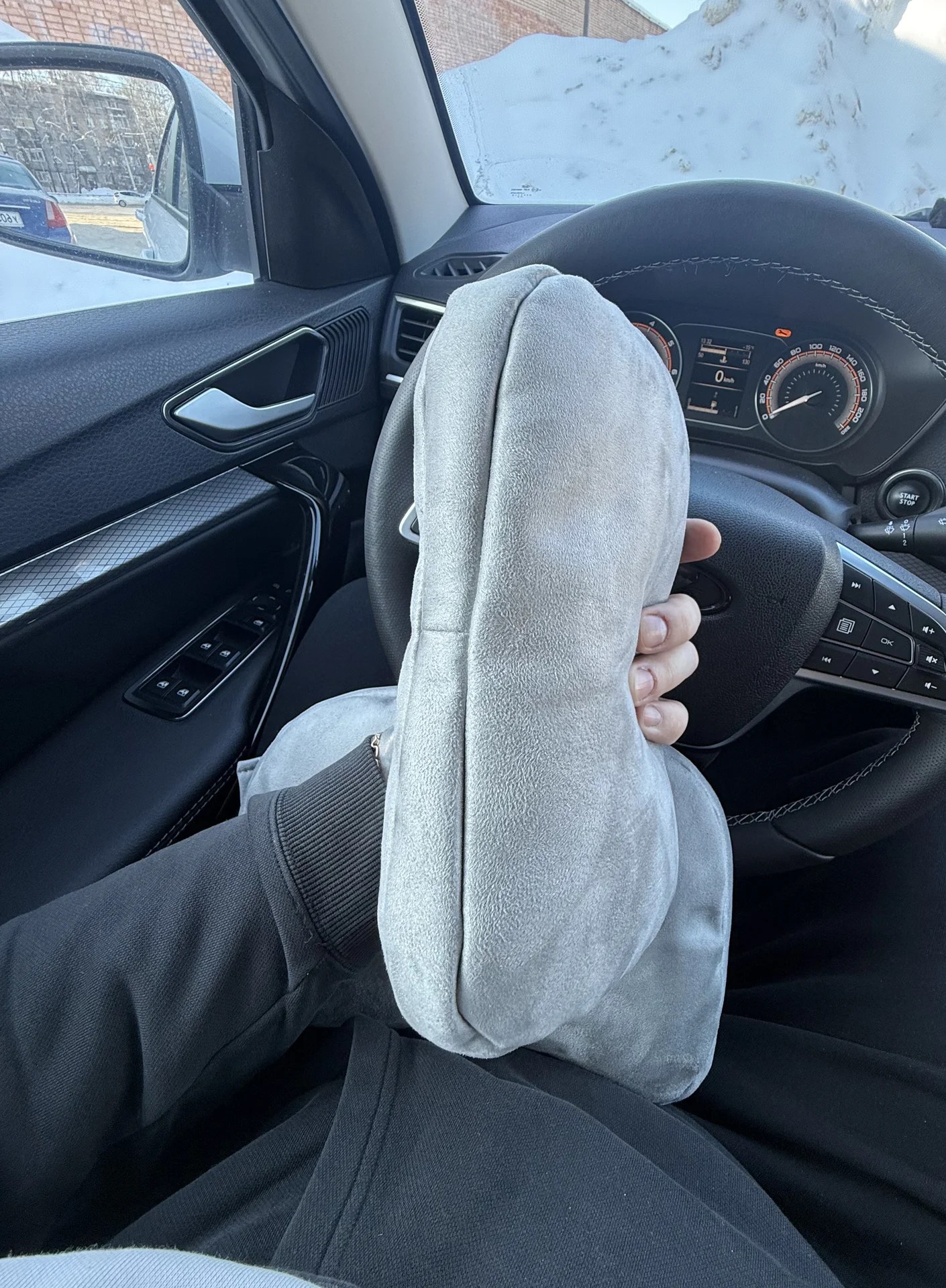 Подушка на подголовник автомобиля - миниатюра 8