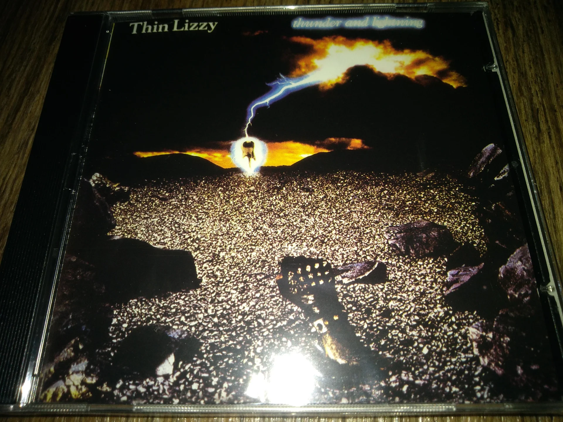 сд THIN LIZZY - Thunder And Lightning, 1983 Europe Sealed запечатанный - изображение 1