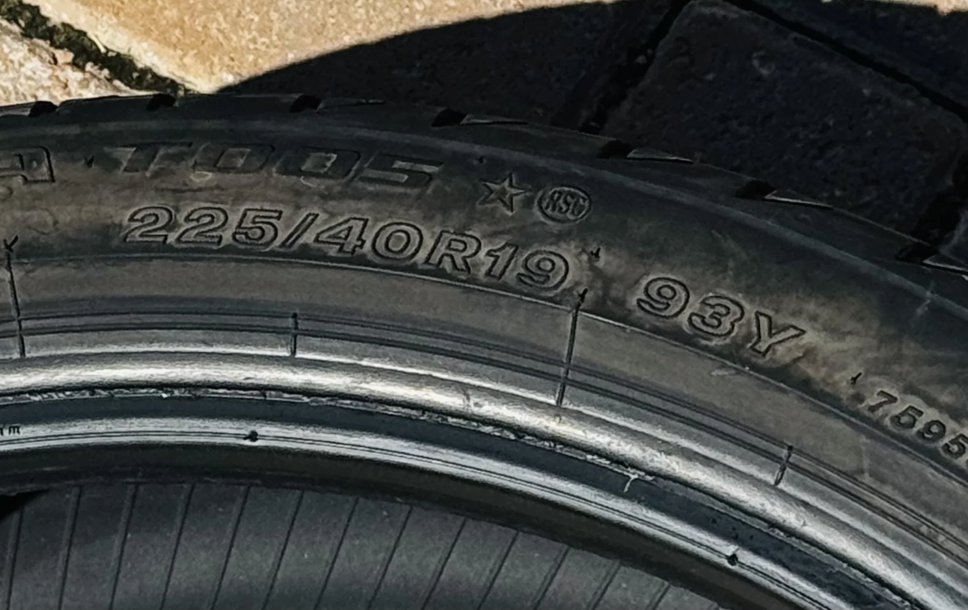 Bridgestone Turanza T005 225/40 R19 и 255/35 R19 96Y - миниатюра 3