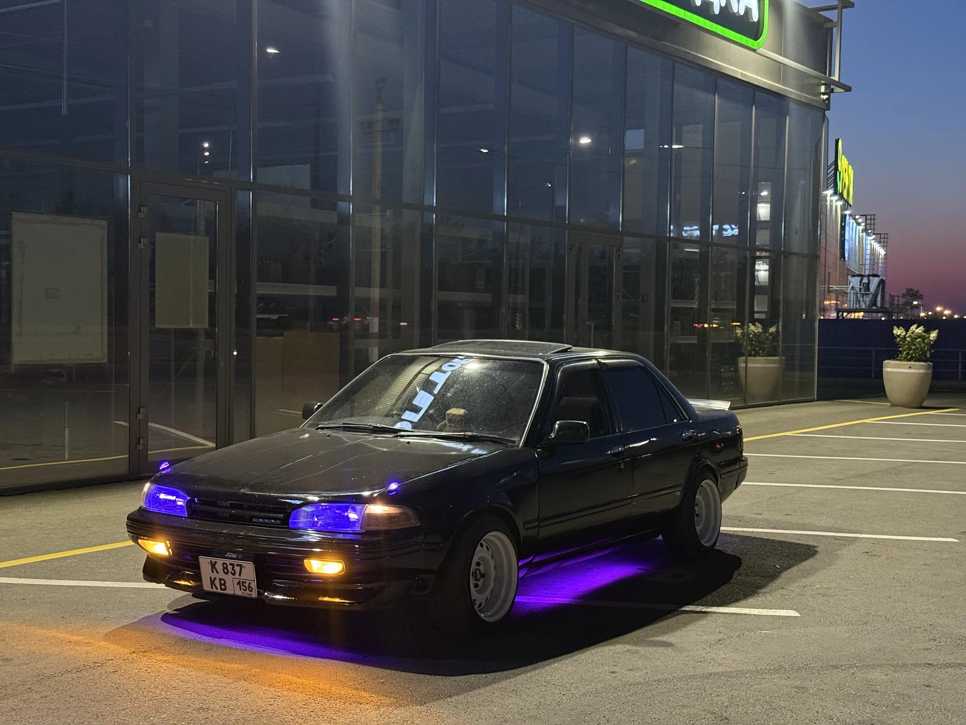 toyota carina - миниатюра 2