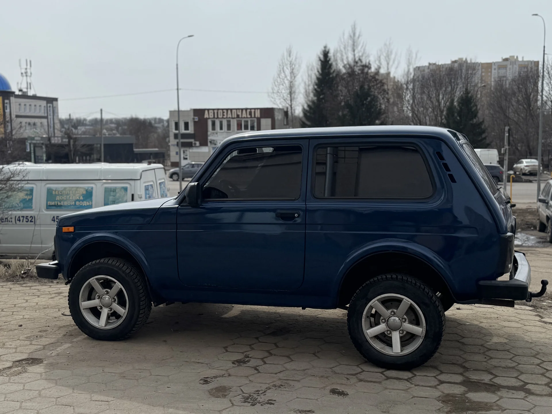Lada Niva 4x4 - миниатюра 4