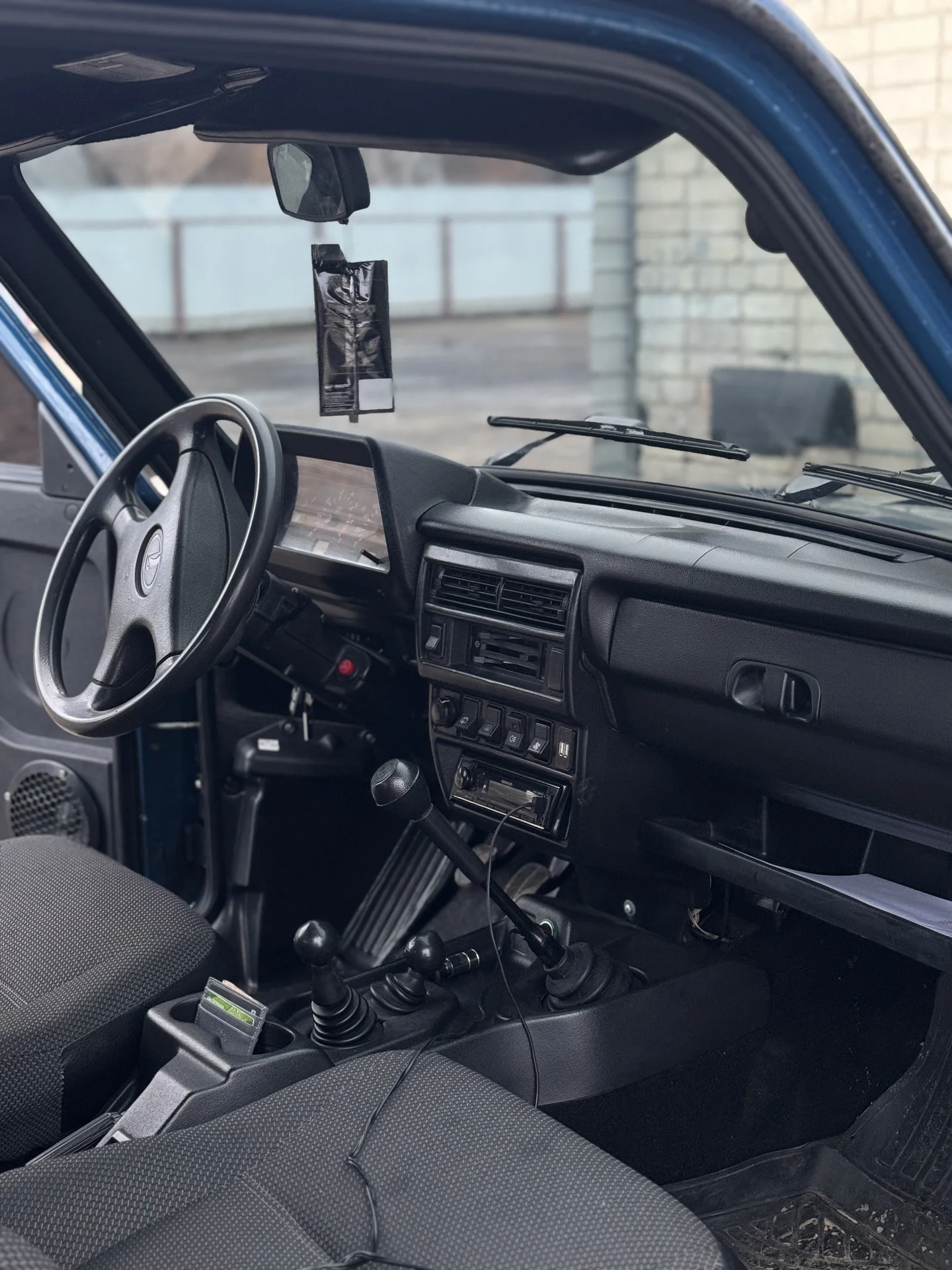 Lada Niva 4x4 - миниатюра 6