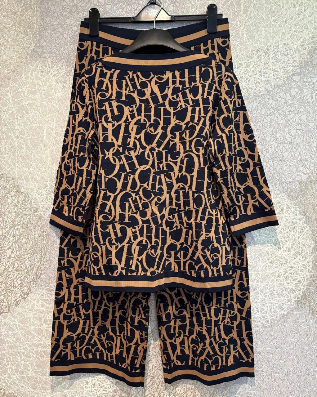 Стильный брючный костюм Carolina Herrera, оригинал - миниатюра 3