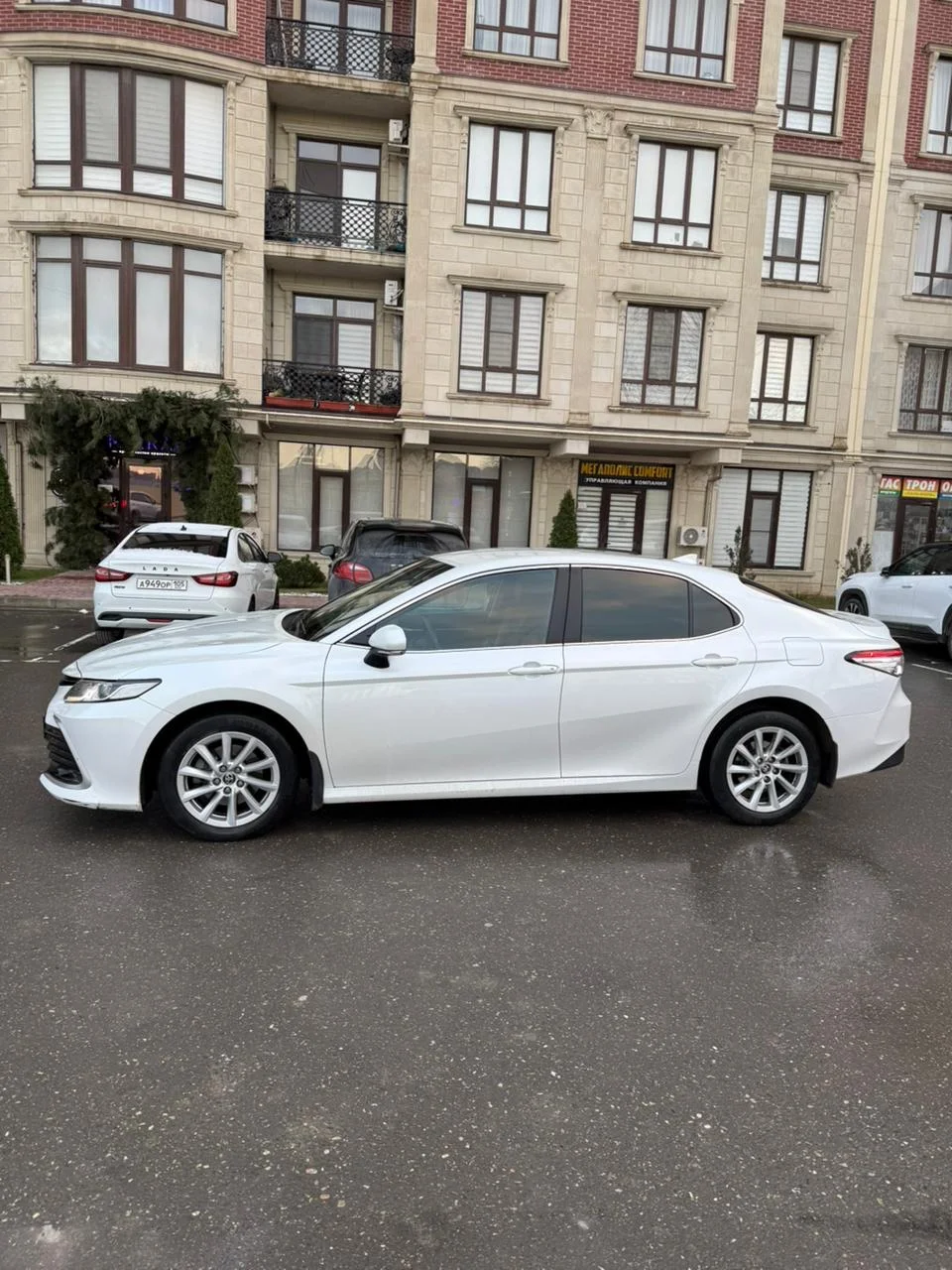 Продаю Toyota Camry 75 - изображение 1