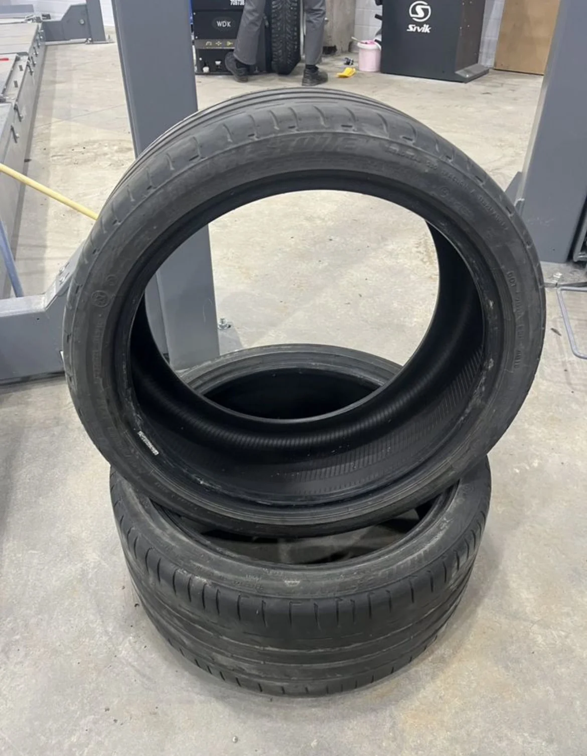 2 шины Bridgestone Potenza S001 245/35 R18 88Y - изображение 1