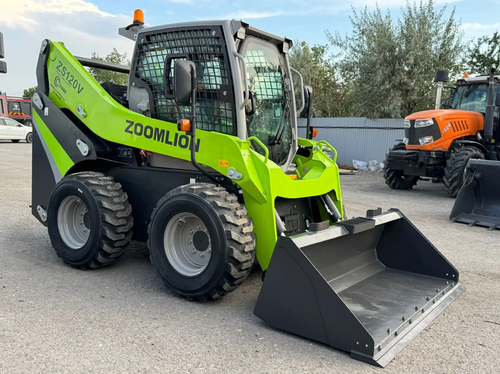 Мини-погрузчик Zoomlion ZS120V - изображение 1