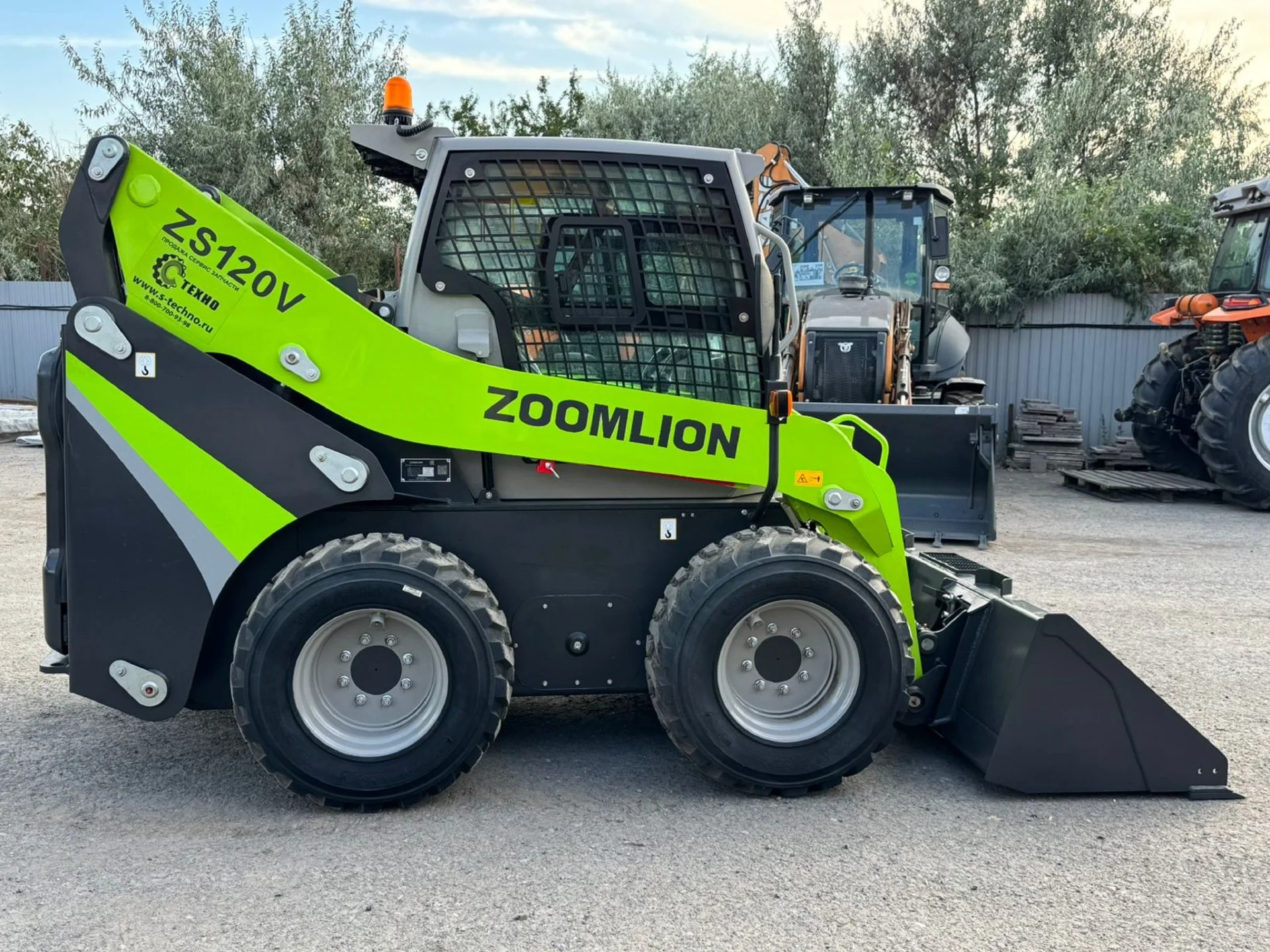 Мини-погрузчик Zoomlion ZS120V - миниатюра 2