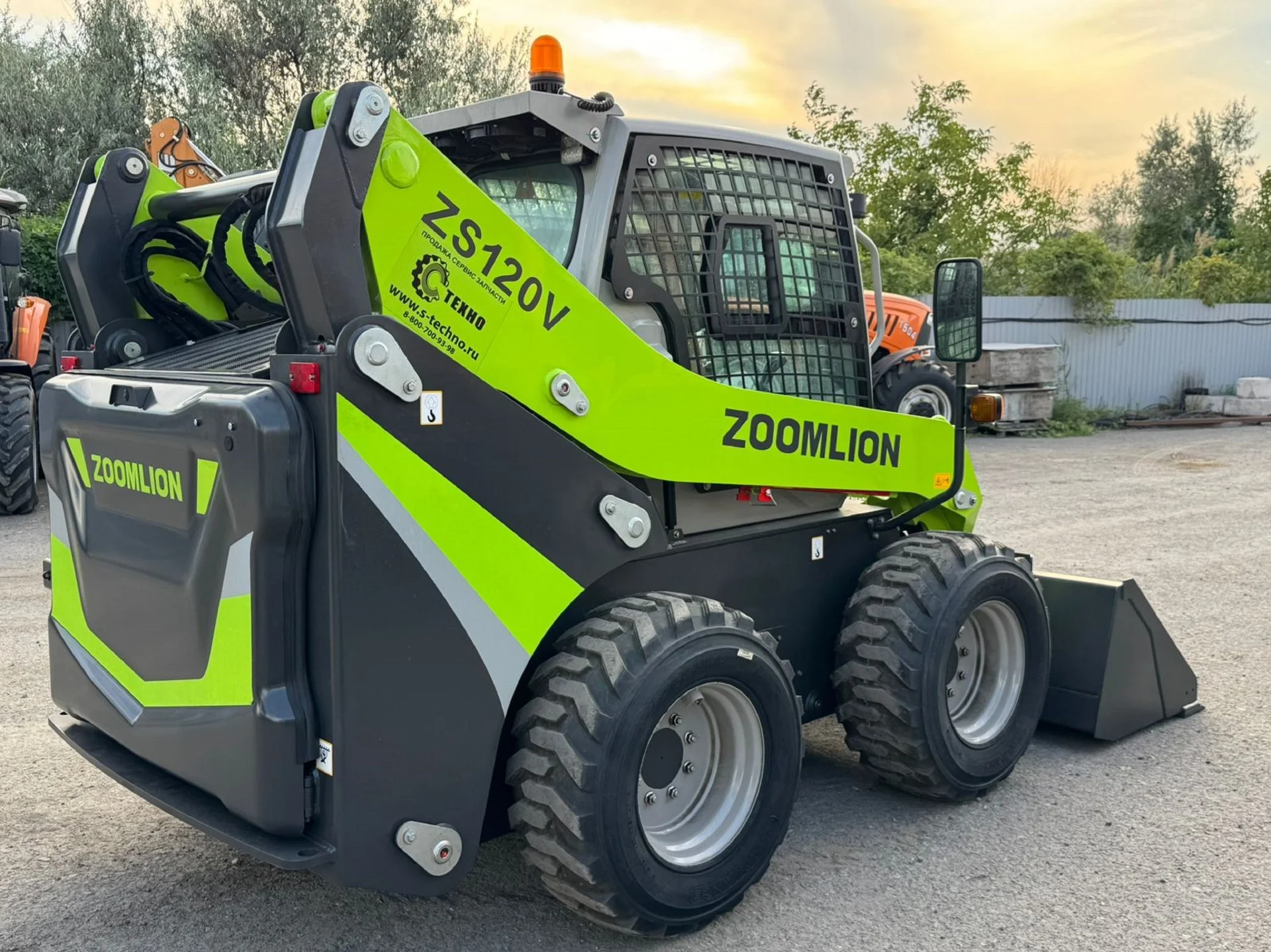 Мини-погрузчик Zoomlion ZS120V - миниатюра 3