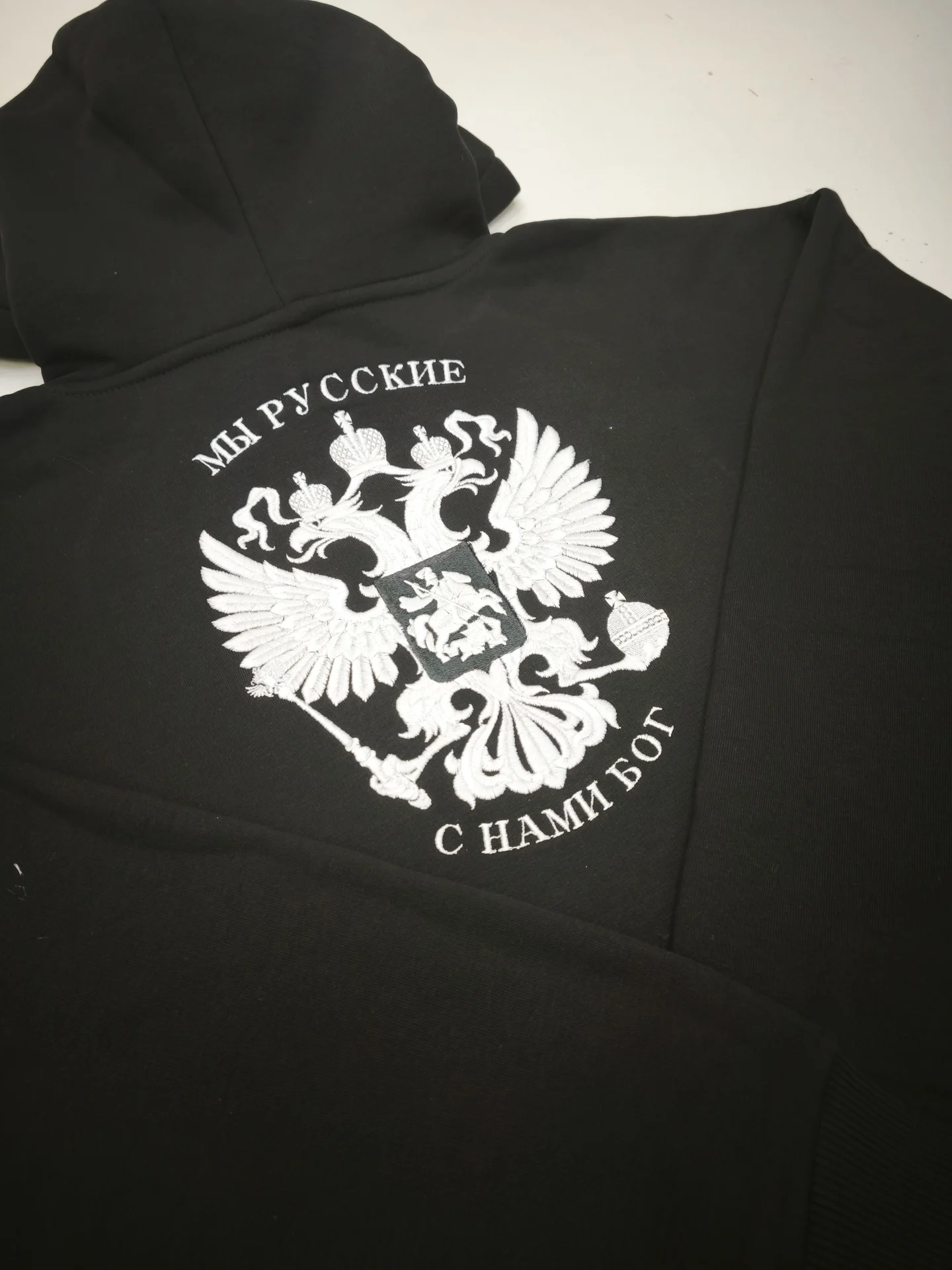 Машинная вышивка на одежде - миниатюра 9