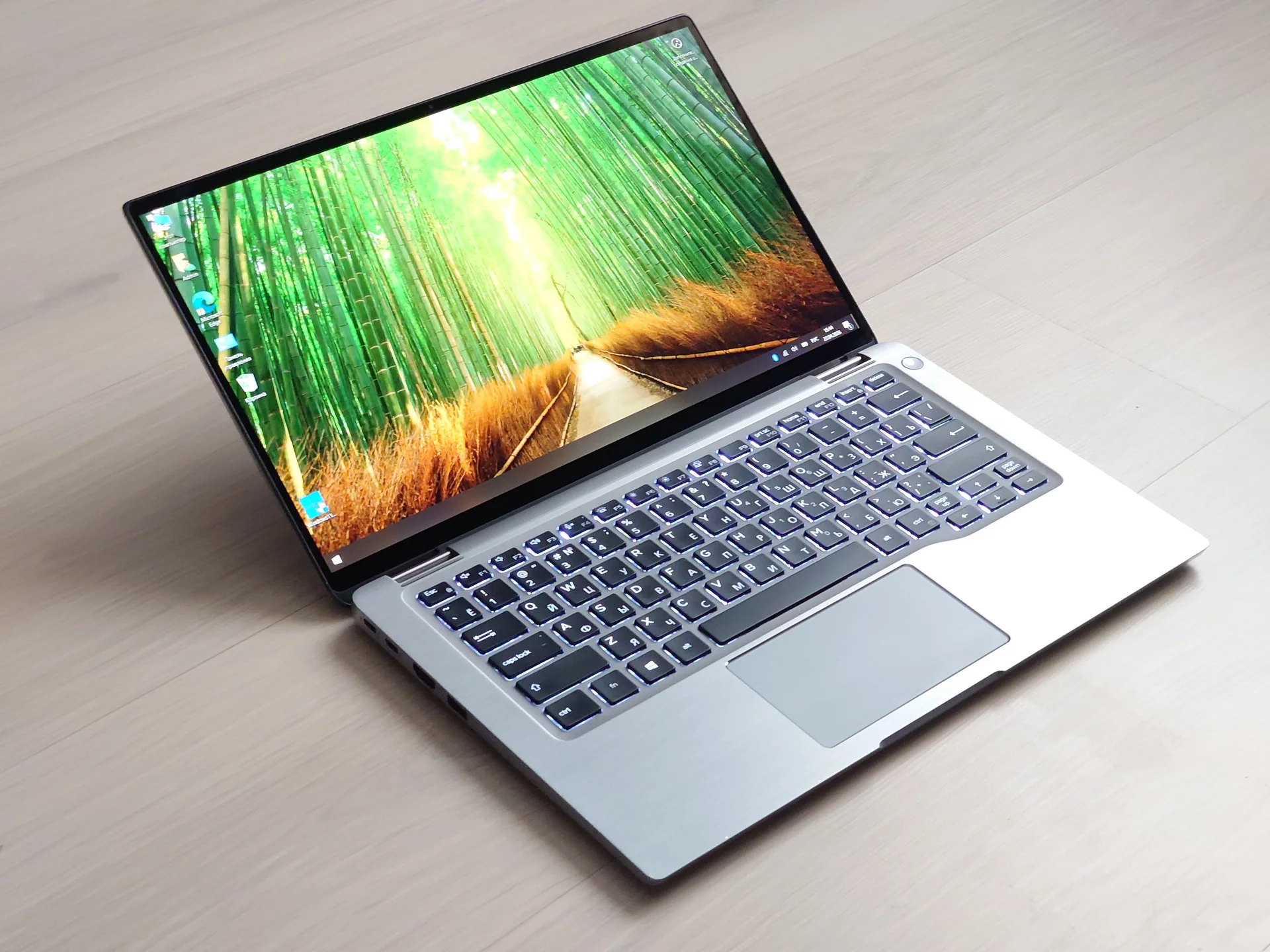 DELL Latitude 7400 2-in-1 Transformer Notebook - миниатюра 3