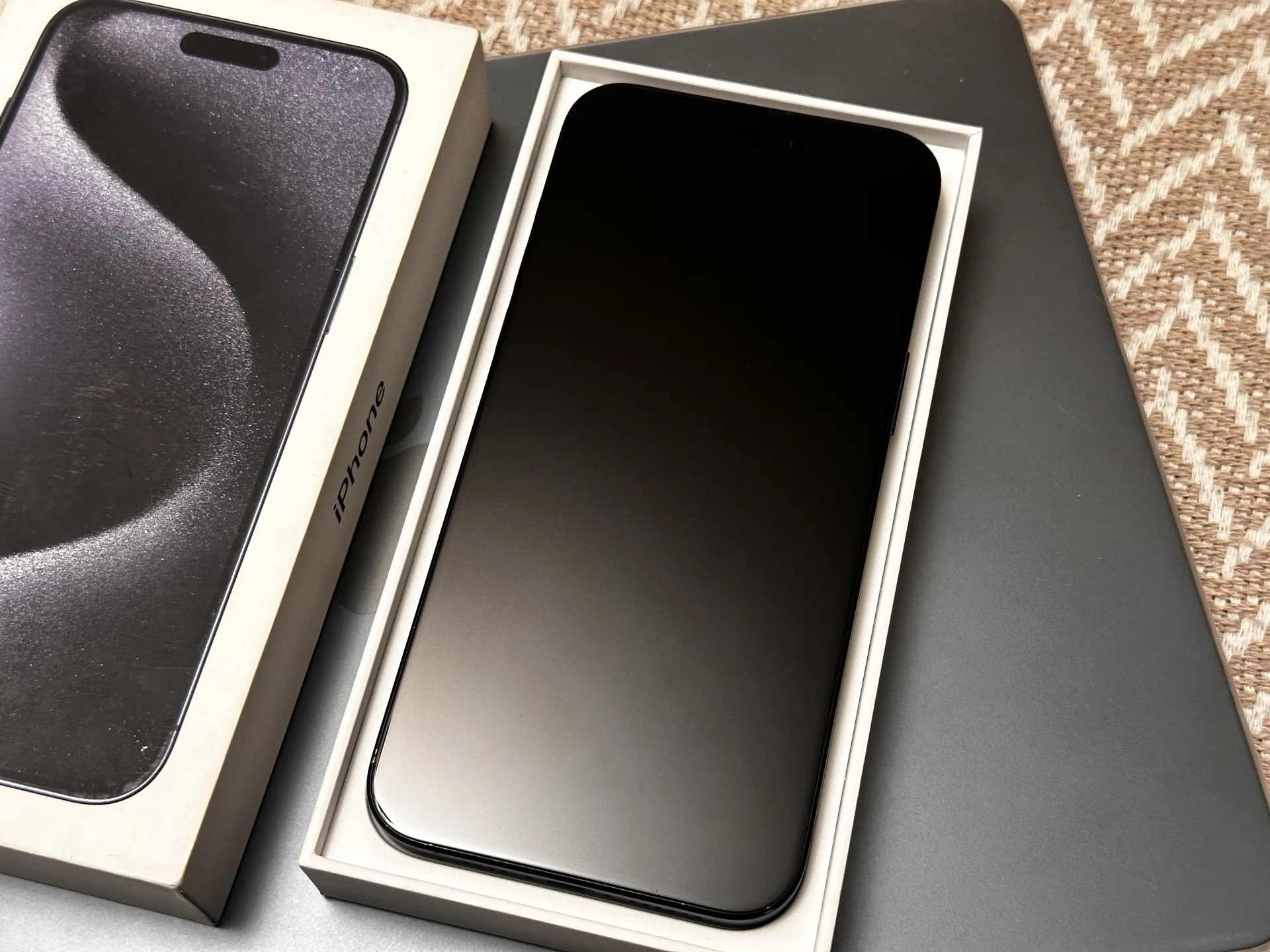 iPhone 15 Pro Max, 256gb - миниатюра 2